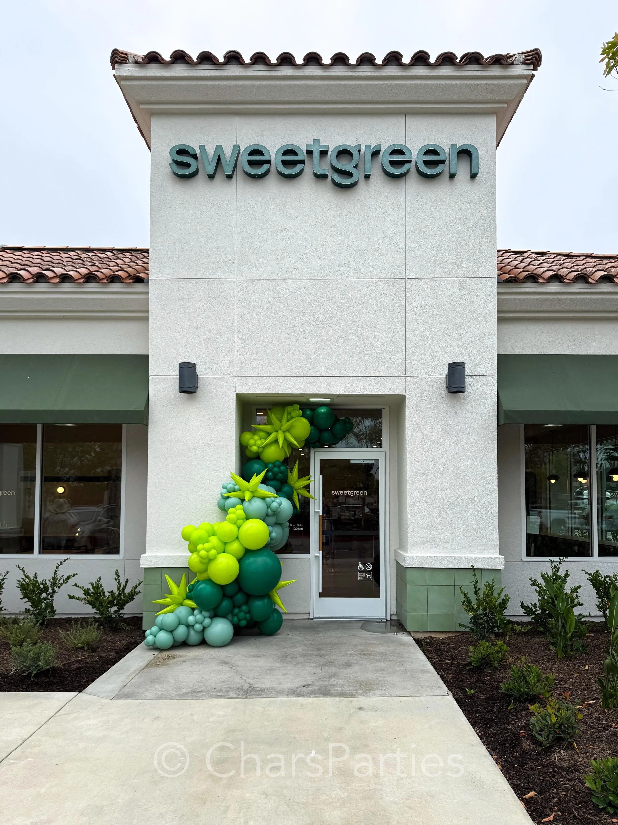 Grand Opening at the new @sweetgreen UC Irvine! If you haven&rsquo;t lunched at this fresh food gem yet, now&rsquo;s your chance! These healthy stores are popping up all over Orange County! 
.
Reach out to us for your next Grand Opening celebration -