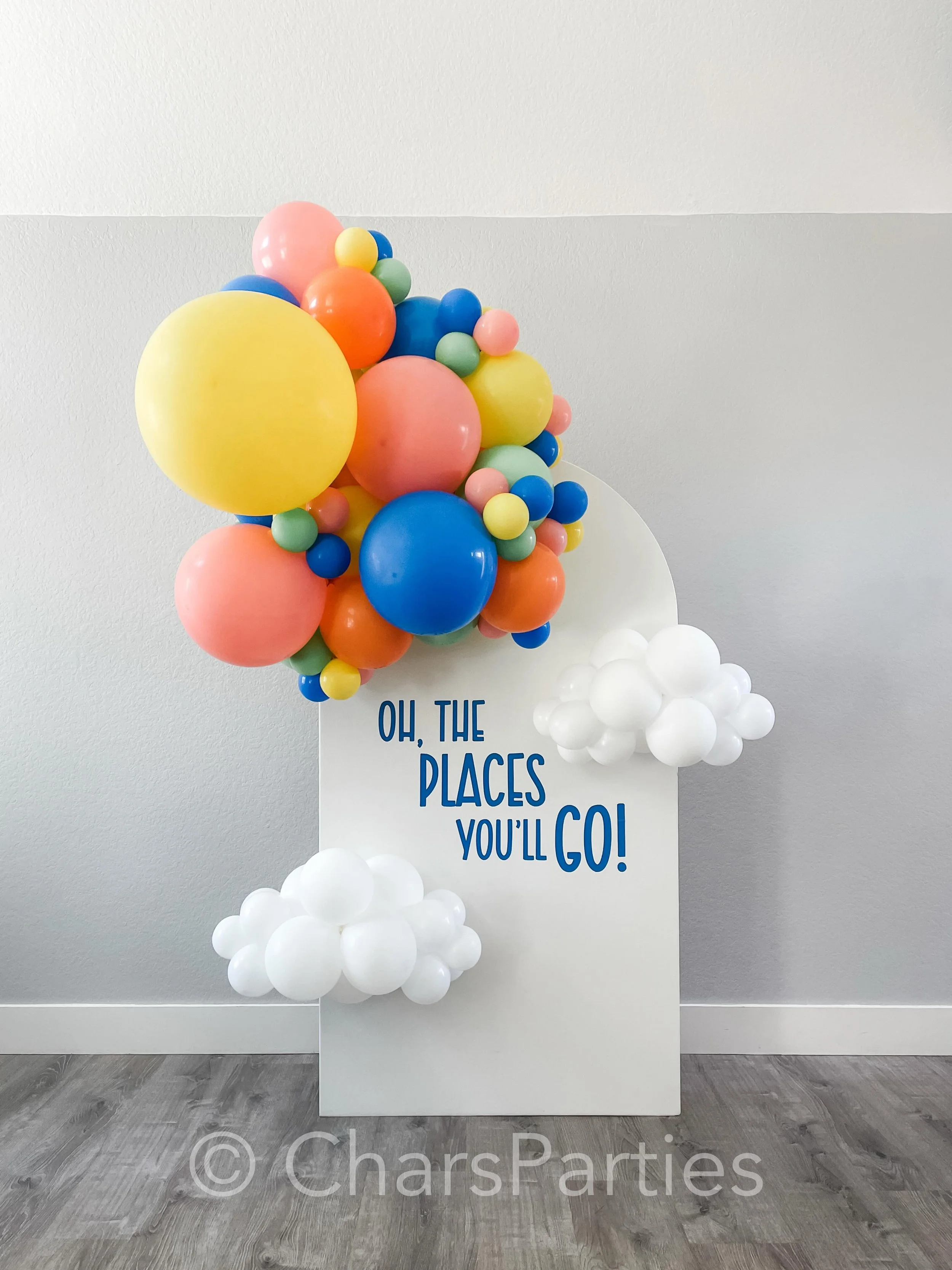 Oh the Places You&rsquo;ll Go! 
Can&rsquo;t beat this adorable graduation theme - this one is a Grab &amp; Go size for a Kindergarten graduation! Made ready-to-party, with pickup in Mission Viejo!

.
#gradparty #kindergartengrad #ohtheplacesyoullgo #