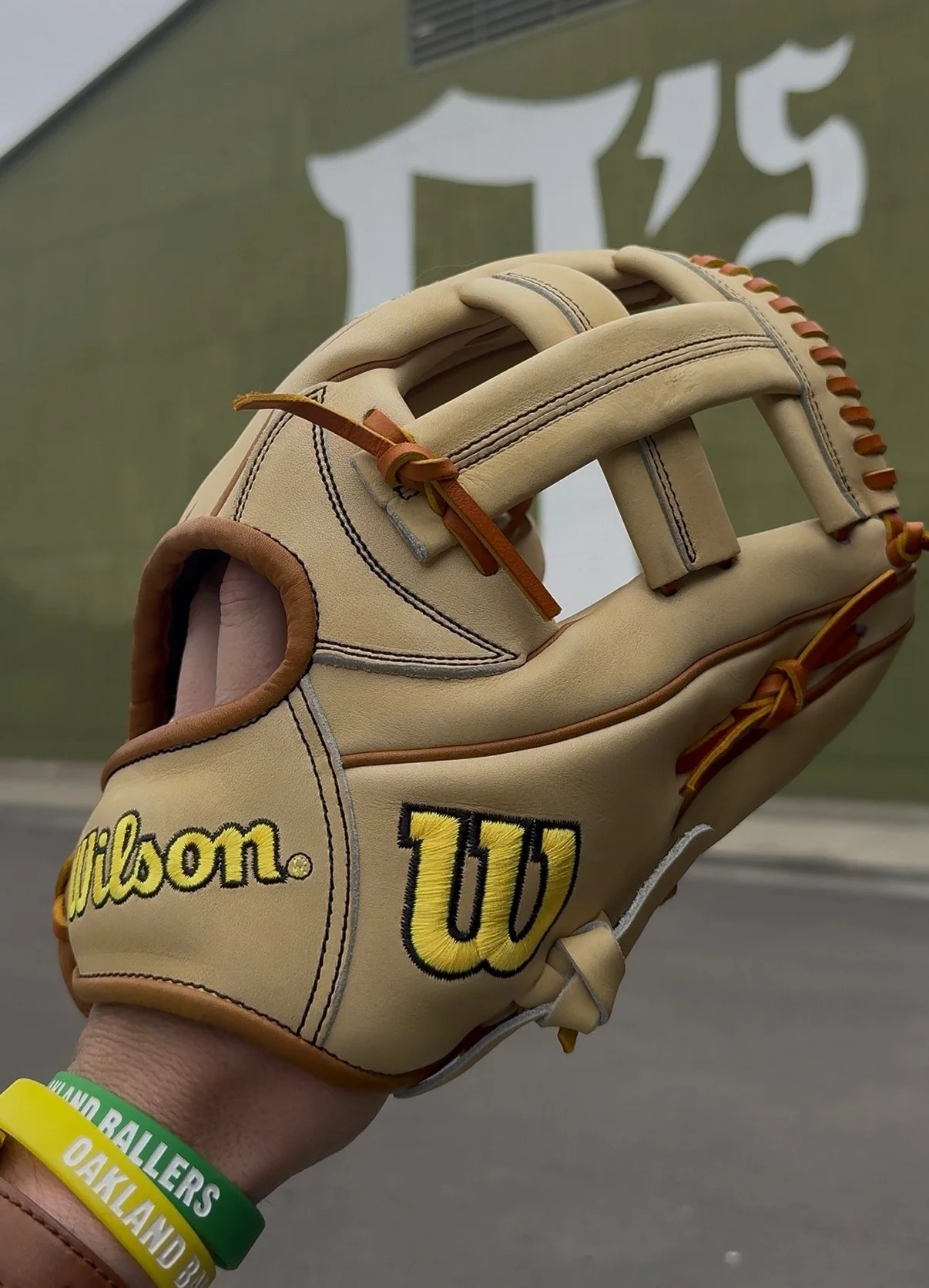@Modesto Roadsters: Glove of the Series