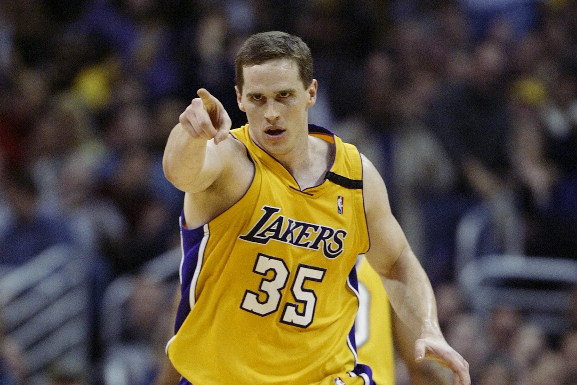 L.A. Lakers player Mark Madsen pointing as he runs