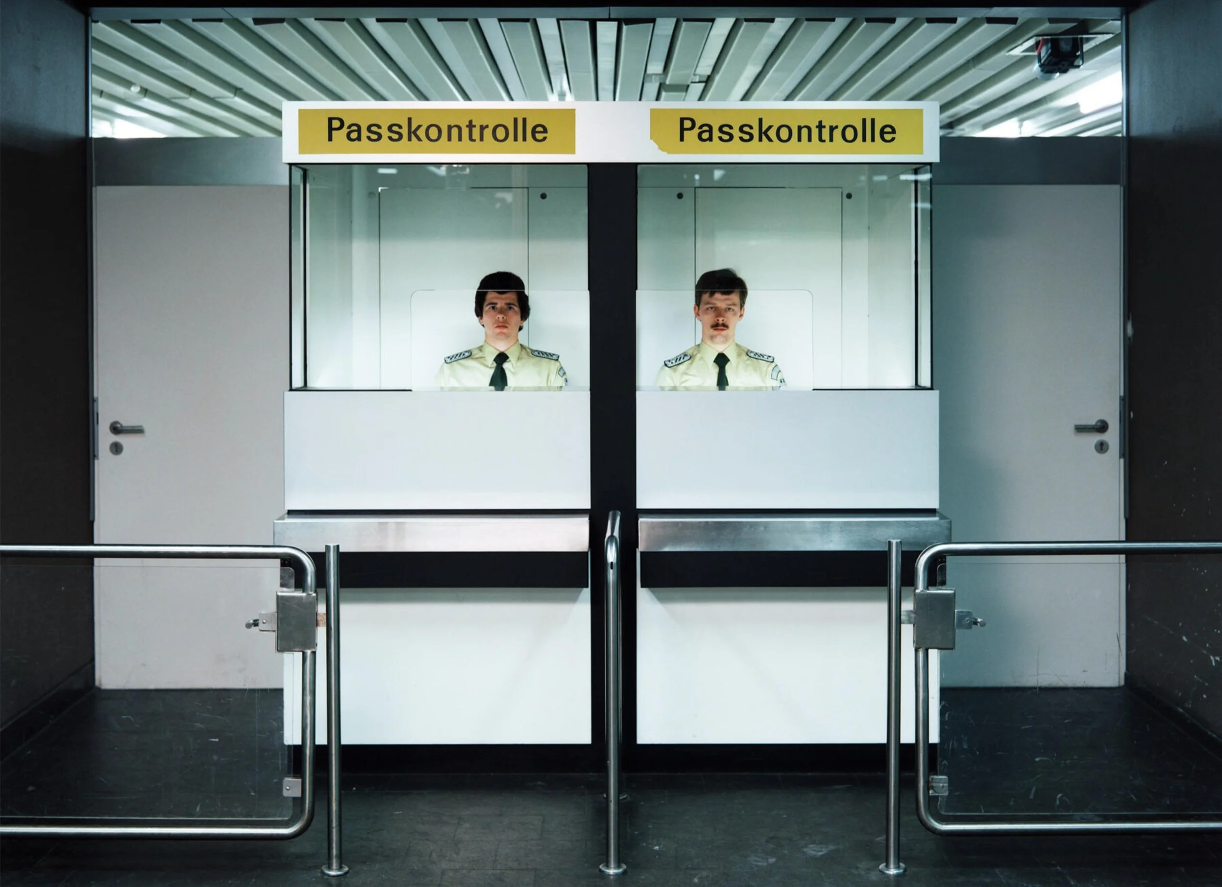 Desk Attendants, Passport Control
(1982)
1 / 5 - Andreas Gursky