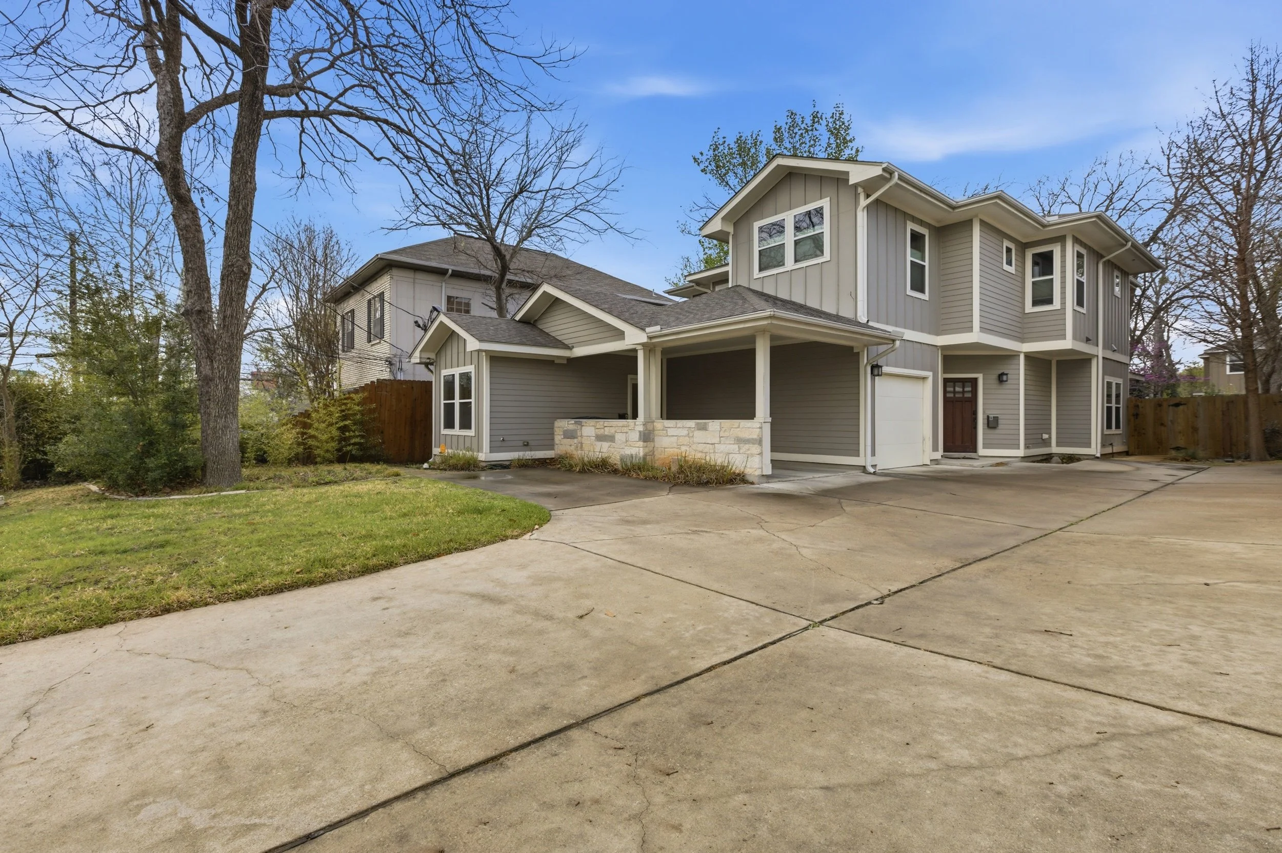 Exterior of move-in ready Brentwood Austin TX condo in walkable neighborhood near restaurants and coffee shops.