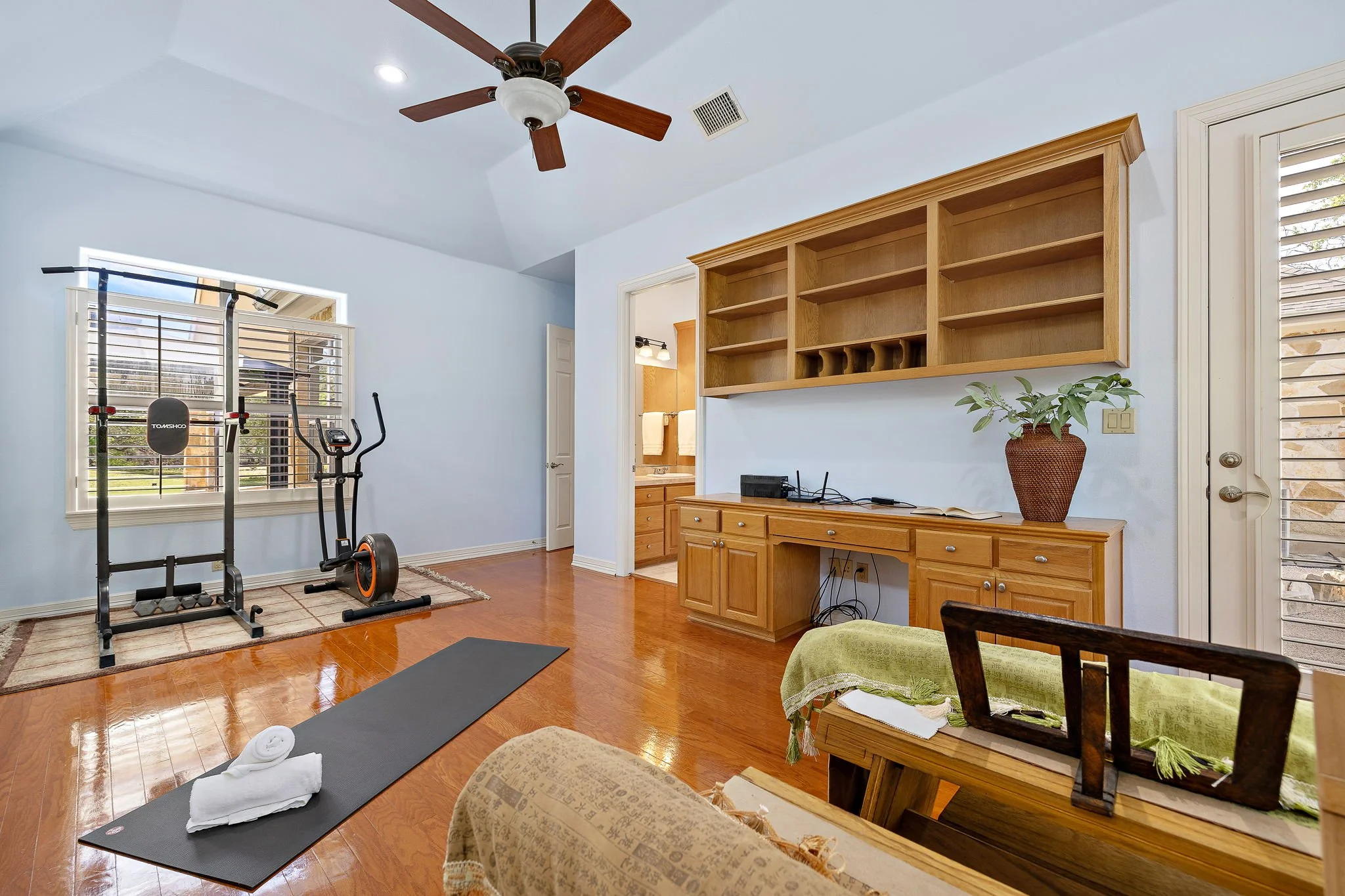 30-web-or-mls-100 Palomino Cove KCP 040726 - 36.jpg