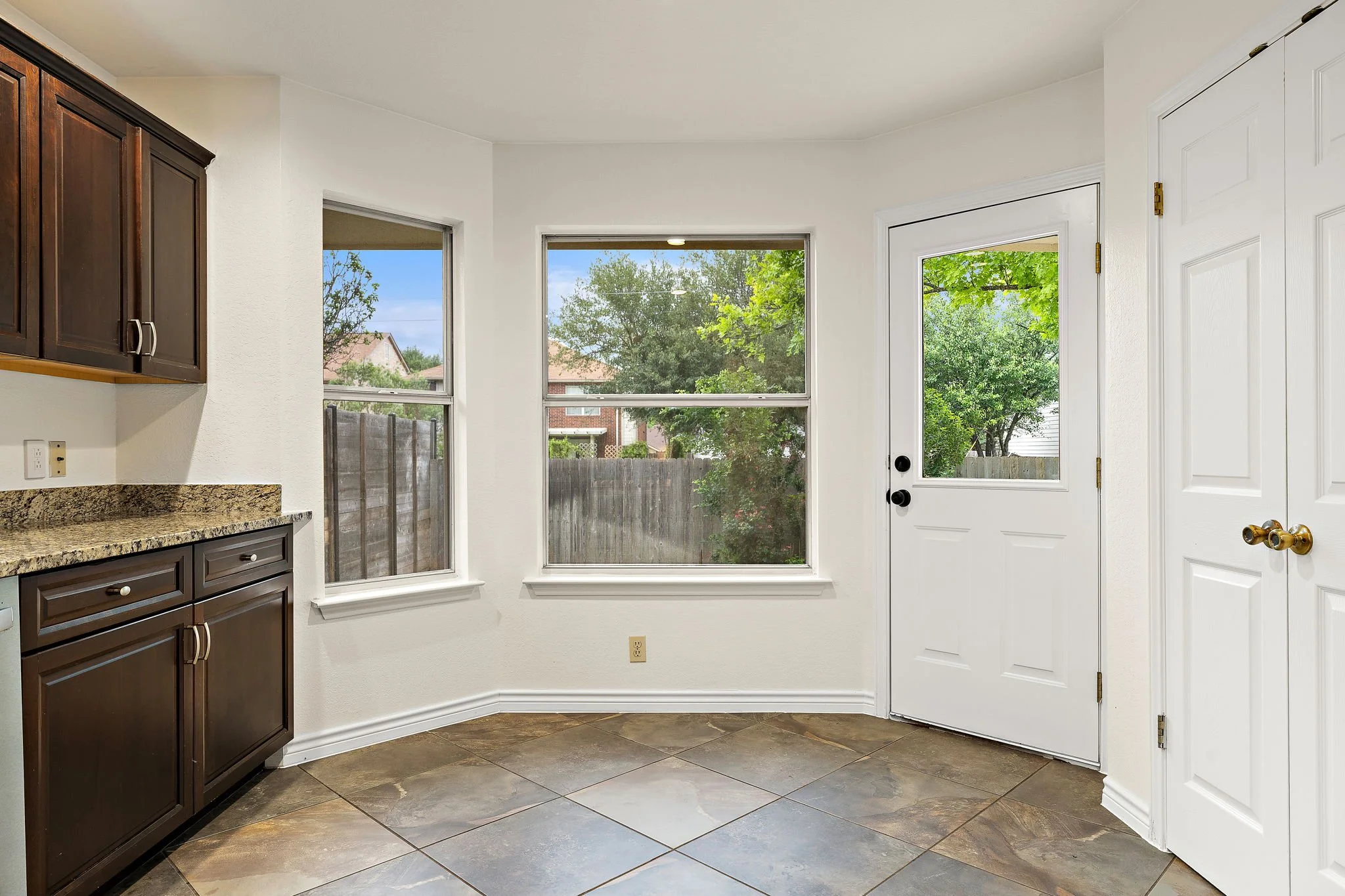 15-web-or-mls-2422 Agarita Trail KCP 042926 - 145.jpg