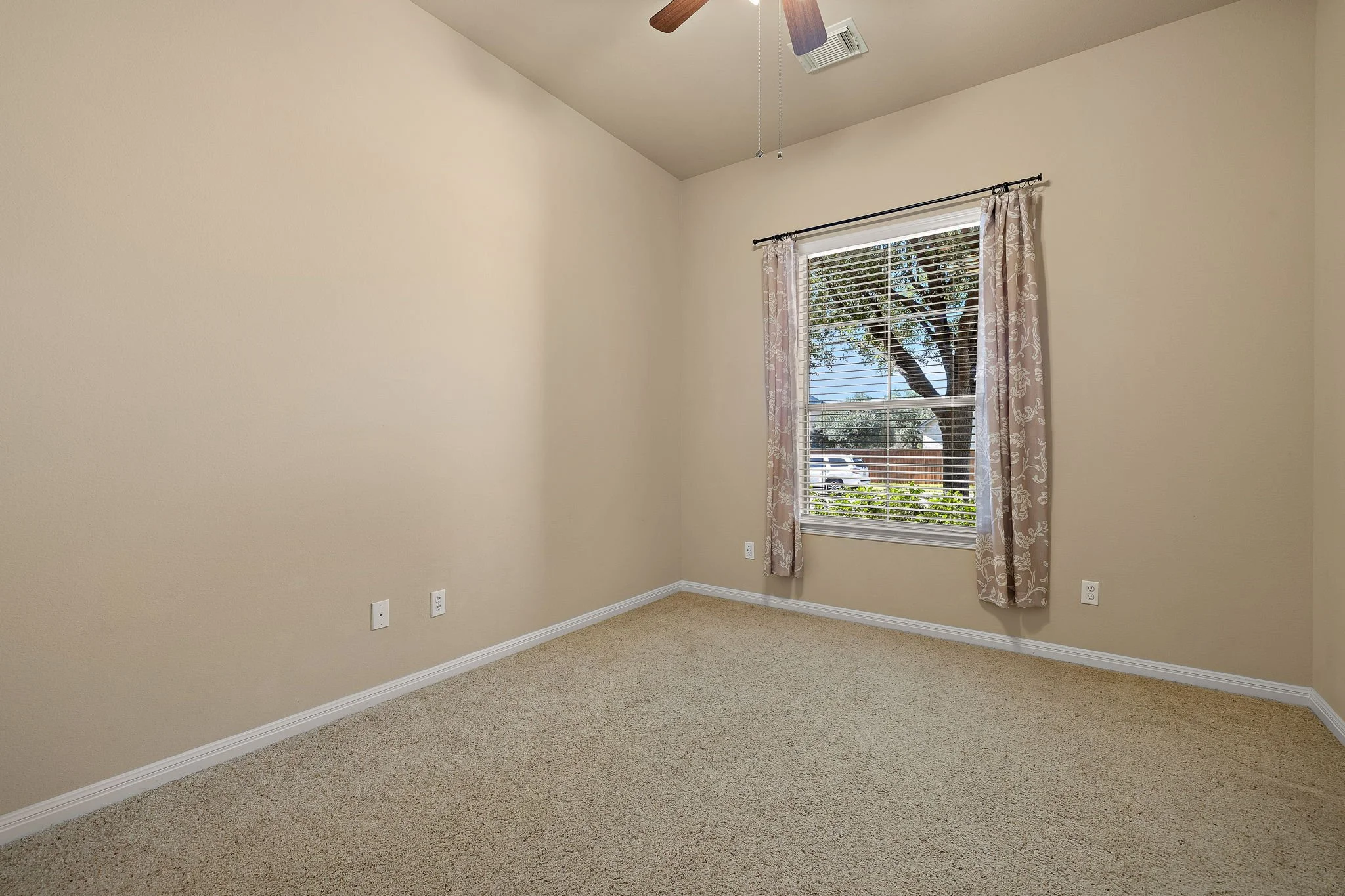 25-web-or-mls-3948 Sapphire Loop KCP 011426 - 35.jpg