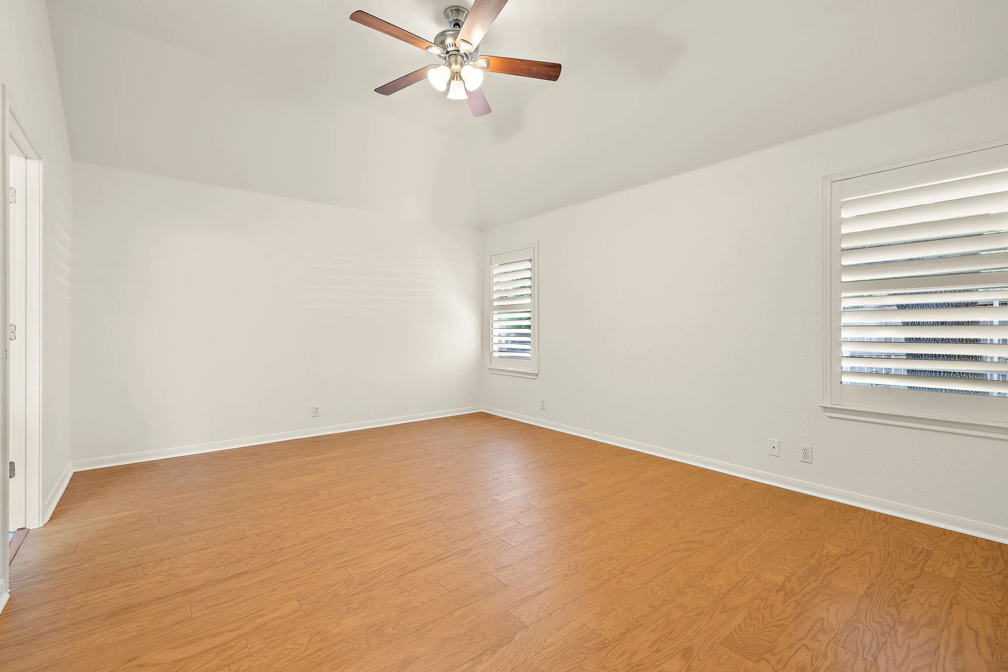 19-web-or-mls-4011 Sable Oaks Dr KCP 070926 - 37.jpg