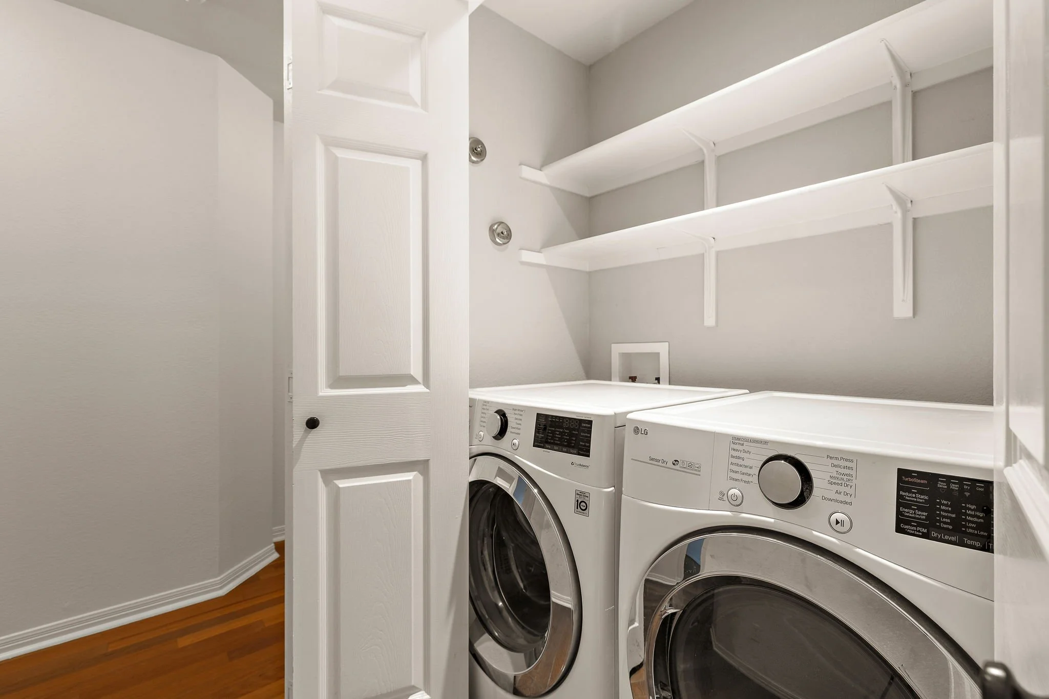 29-web-or-mls-12713 Cinchring Ln KCP 042726 - 4.jpg