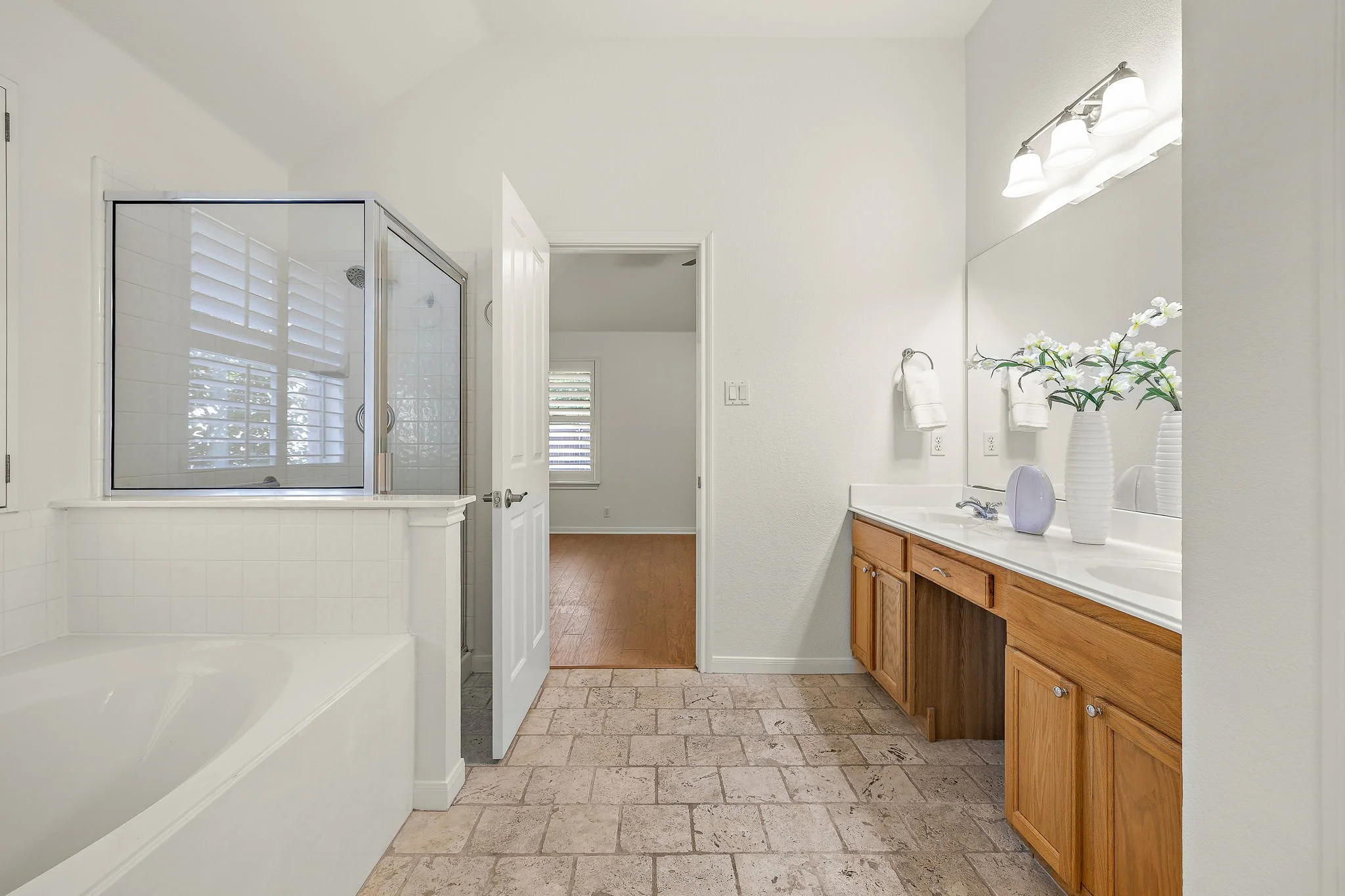 21-web-or-mls-4011 Sable Oaks Dr KCP 070926 - 68.jpg