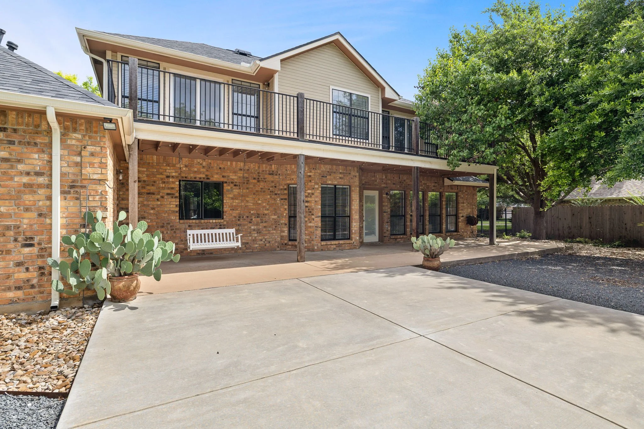 41-web-or-mls-10 Oak View KCP 060826 - 235.jpg