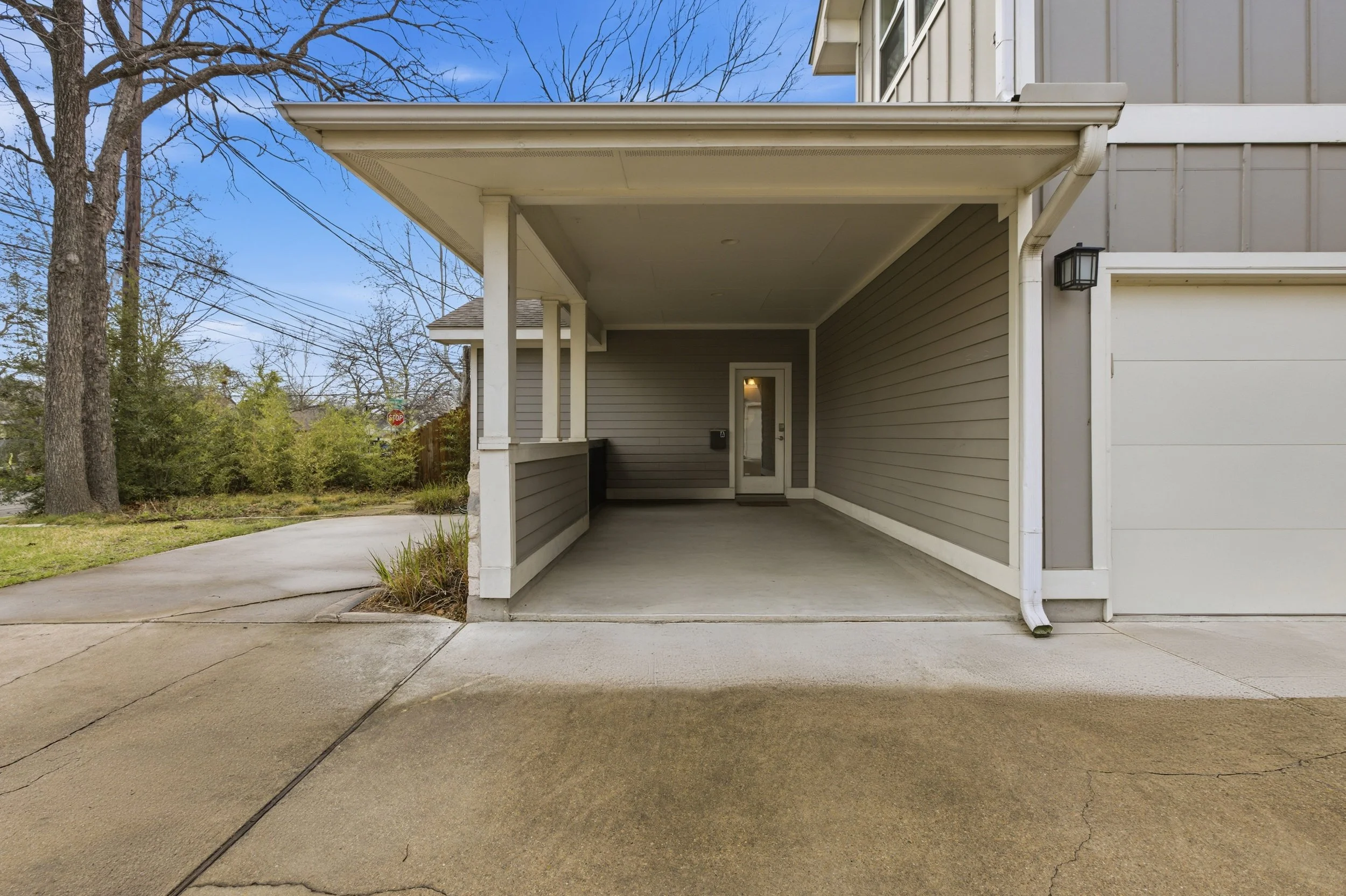 Exterior of move-in ready Brentwood Austin TX condo in walkable neighborhood near restaurants and coffee shops 
