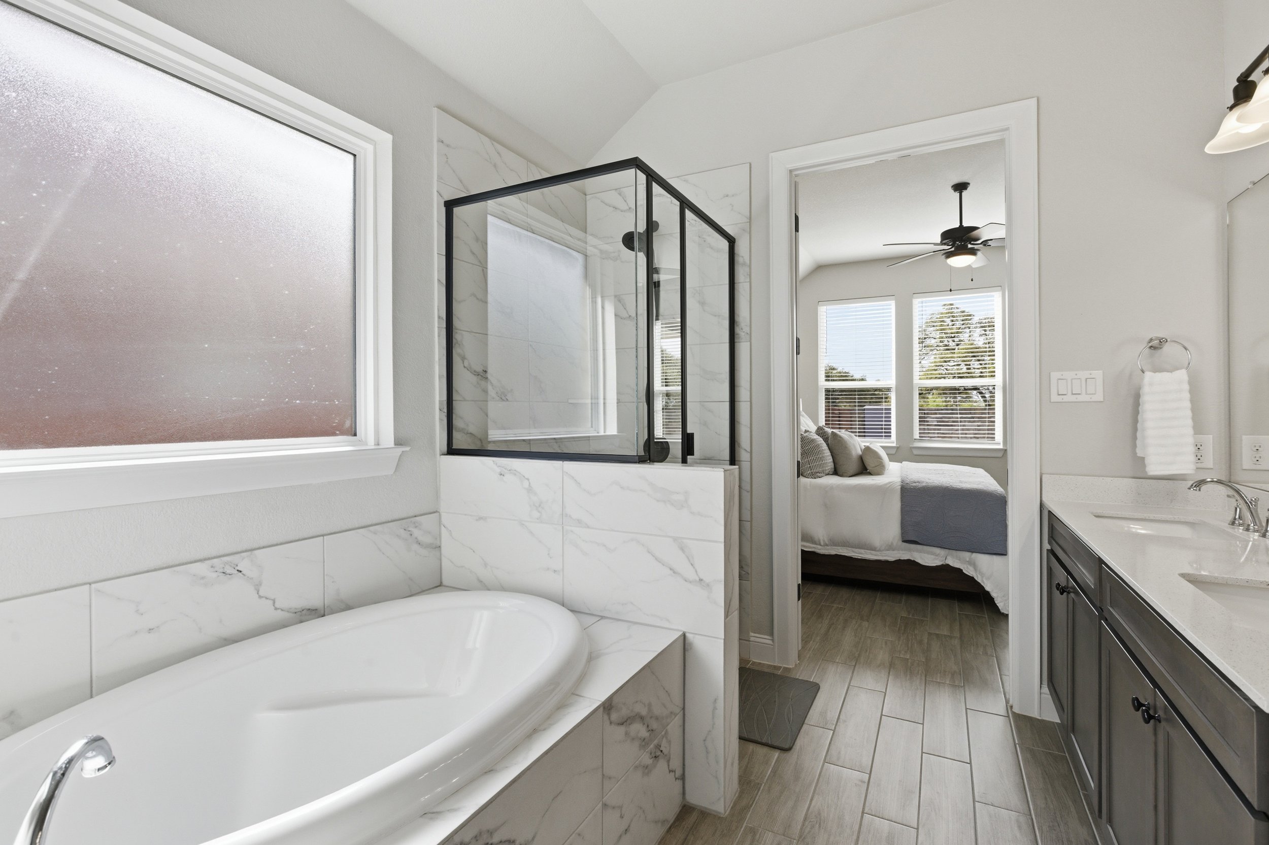 Modern Bathroom, Garden Tub, Walk-in Shower, Double Vanity, en suite | Georgetown, TX