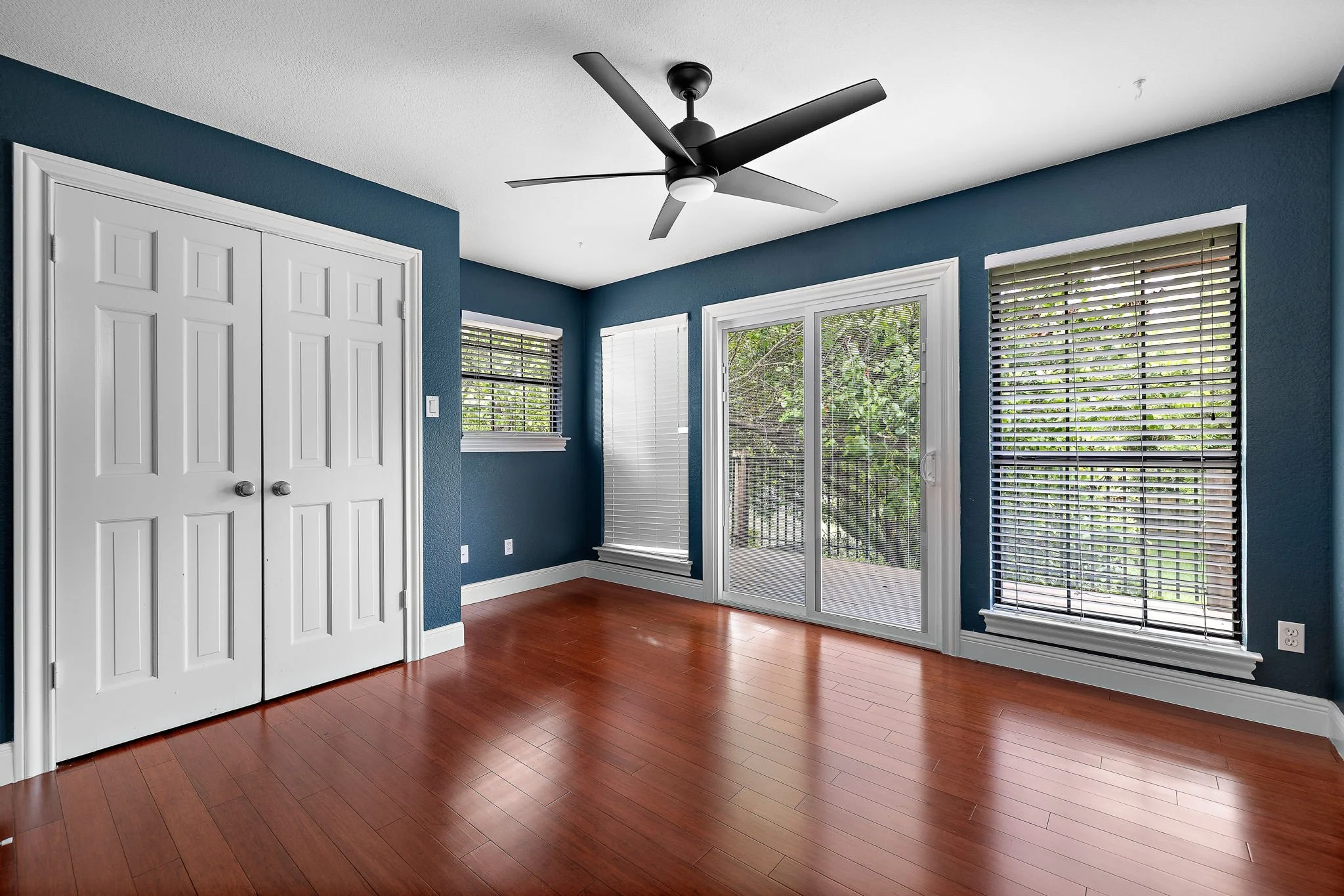 34-web-or-mls-10 Oak View KCP 060826 - 20.jpg