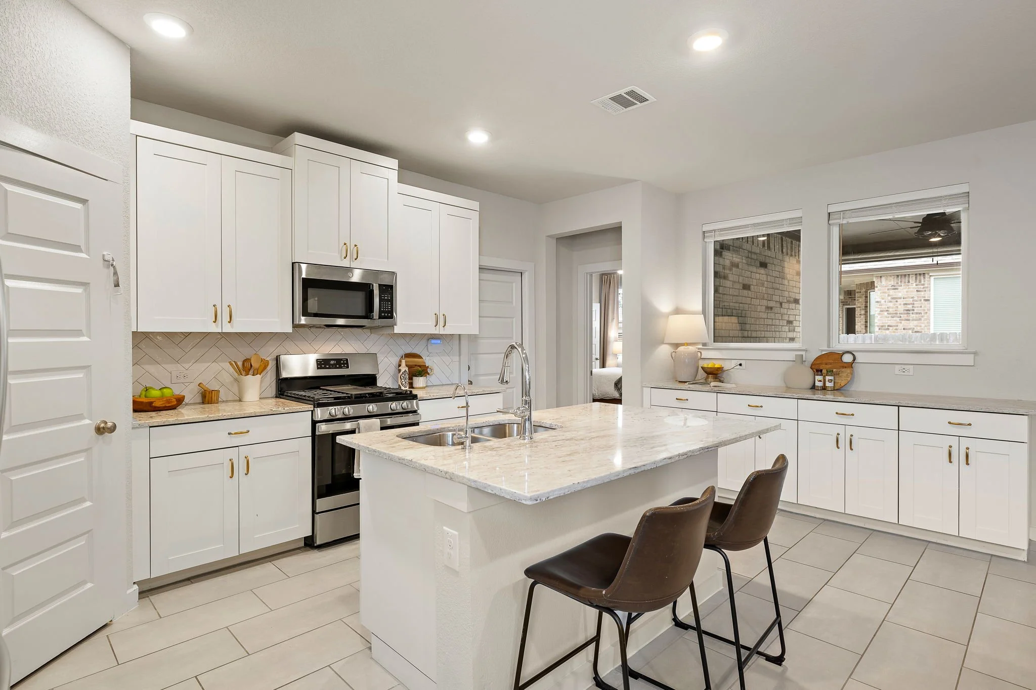 10-web-or-mls-1136 Oak Chase Wy KCP 121725 - 106.jpg