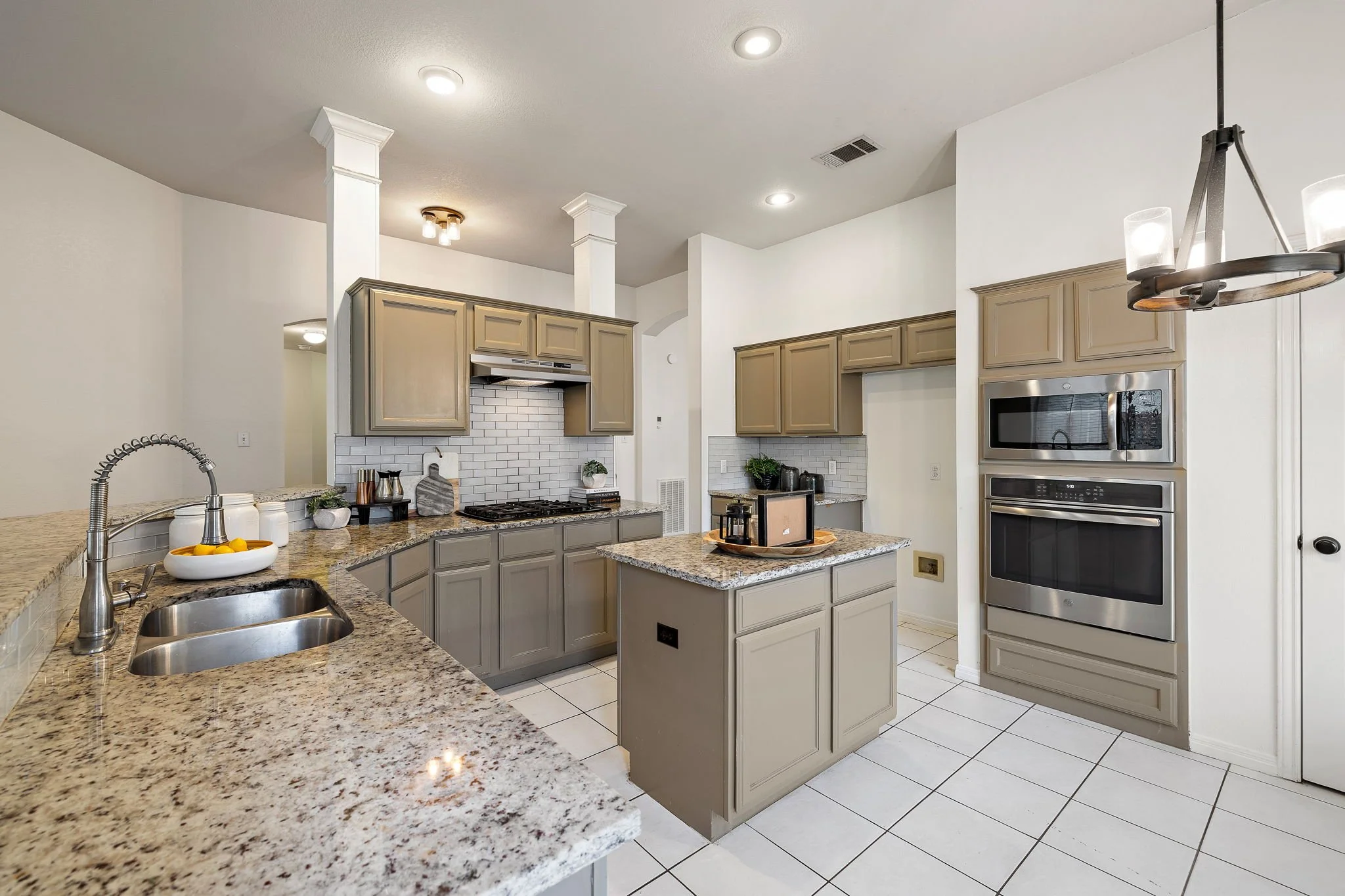 16-web-or-mls-12713 Cinchring Ln KCP 042726 - 134.jpg
