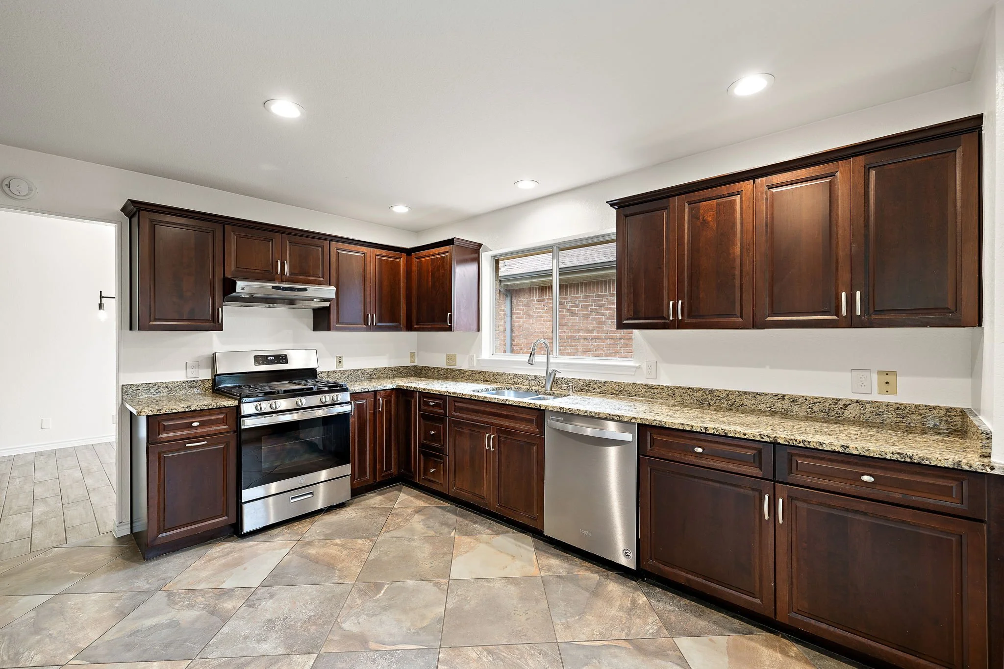 12-web-or-mls-2422 Agarita Trail KCP 042926 - 150.jpg