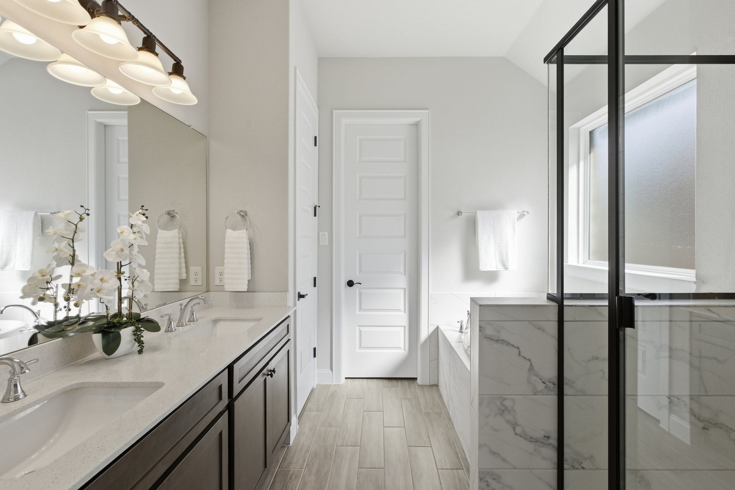 Modern Bathroom, Garden Tub, Walk-in Shower, Double Vanity, en suite | Georgetown, TX