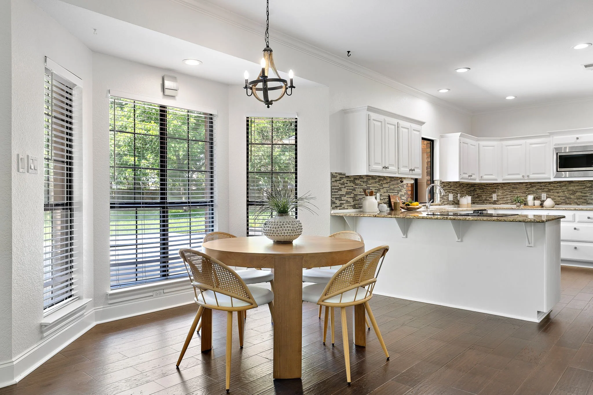 23-web-or-mls-10 Oak View KCP 060826 - 140.jpg