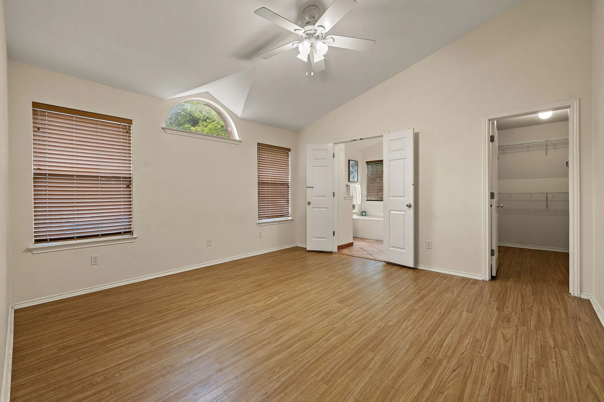 15-web-or-mls-17600 Limpia Creek Dr KCP 052726 - 40.jpg