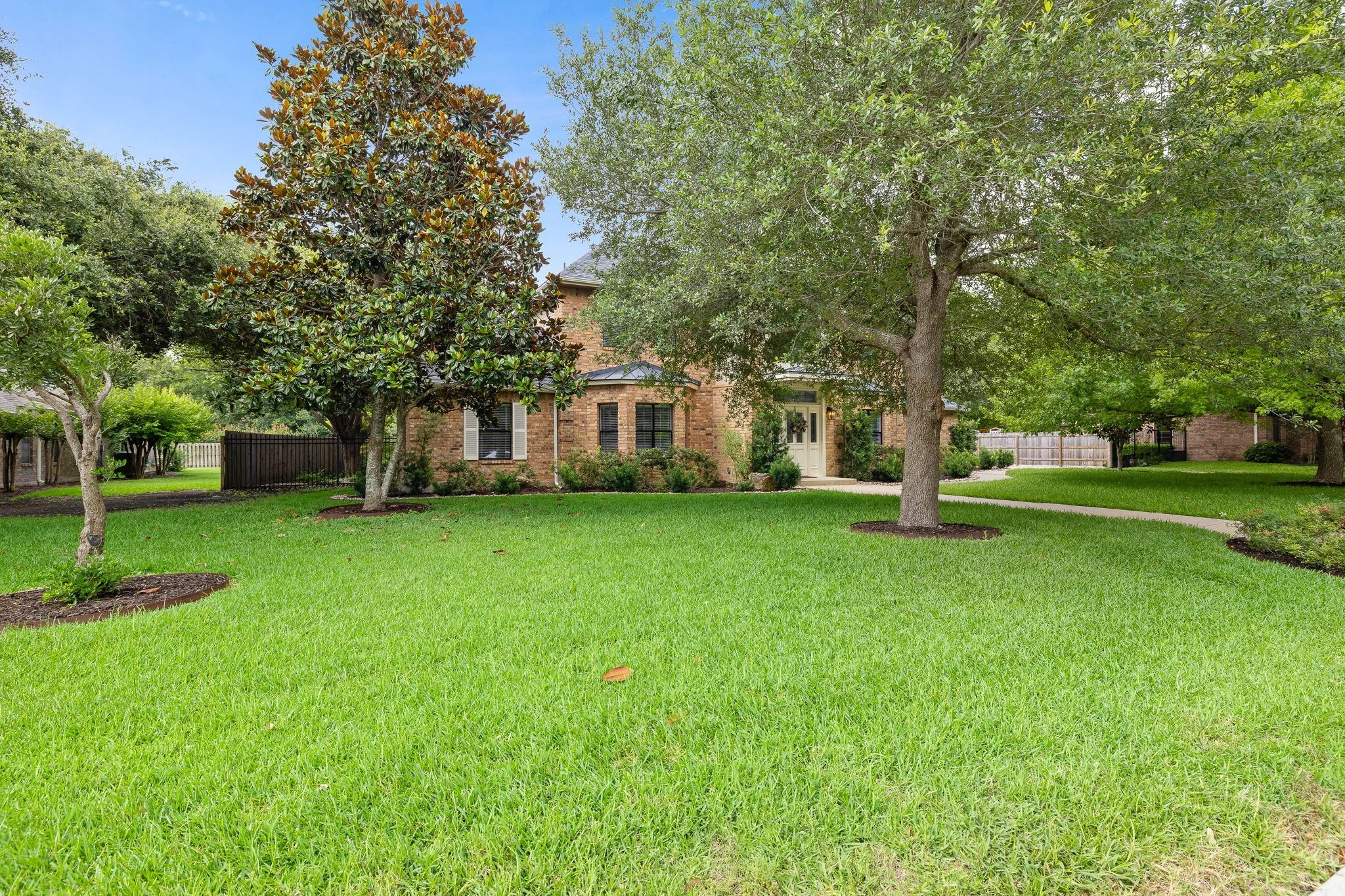 4-web-or-mls-10 Oak View KCP 060826 - 240.jpg