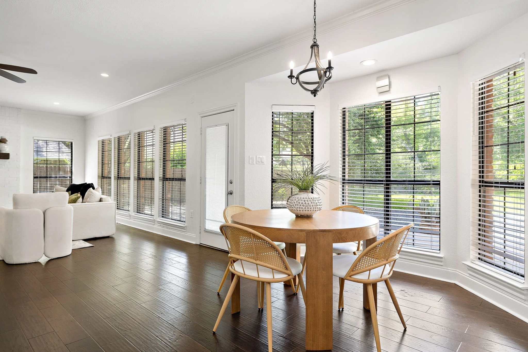 22-web-or-mls-10 Oak View KCP 060826 - 146.jpg