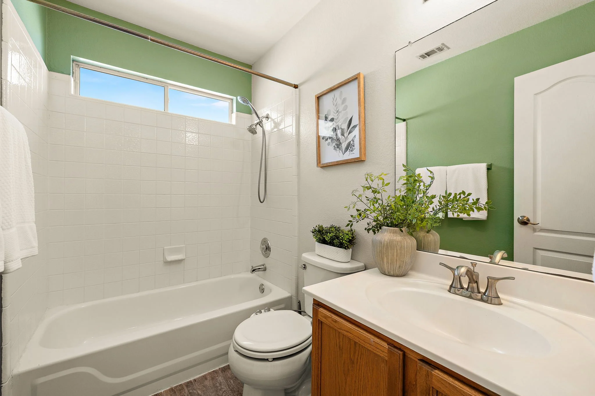 27-web-or-mls-1701 Warwick Way KCP 062526 - 16.jpg