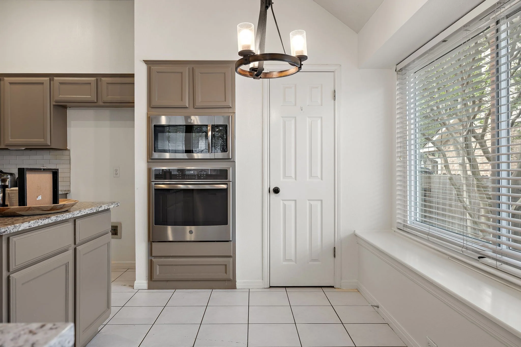 19-web-or-mls-12713 Cinchring Ln KCP 042726 - 154.jpg