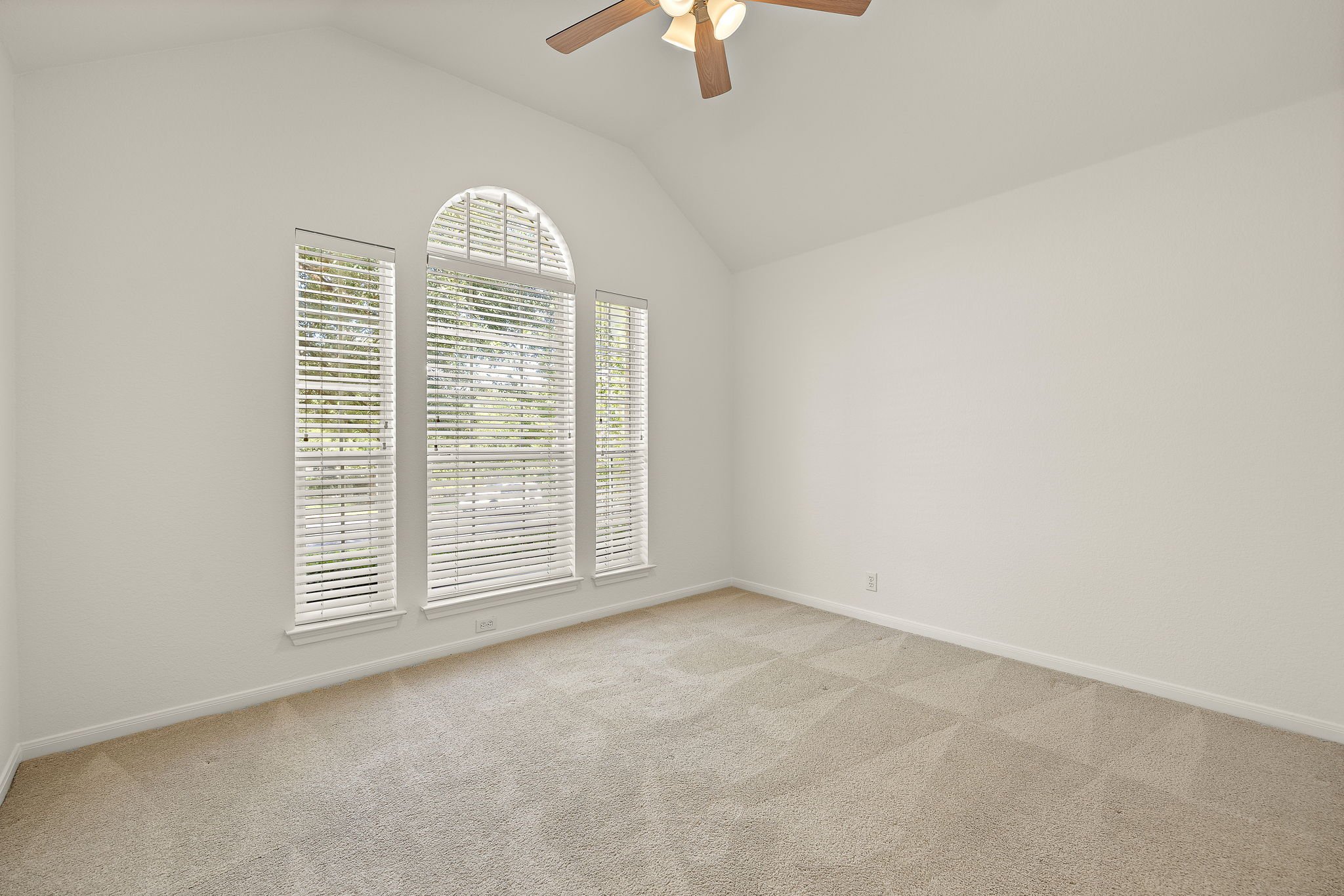26-web-or-mls-4011 Sable Oaks Dr KCP 070926 - 3.jpg
