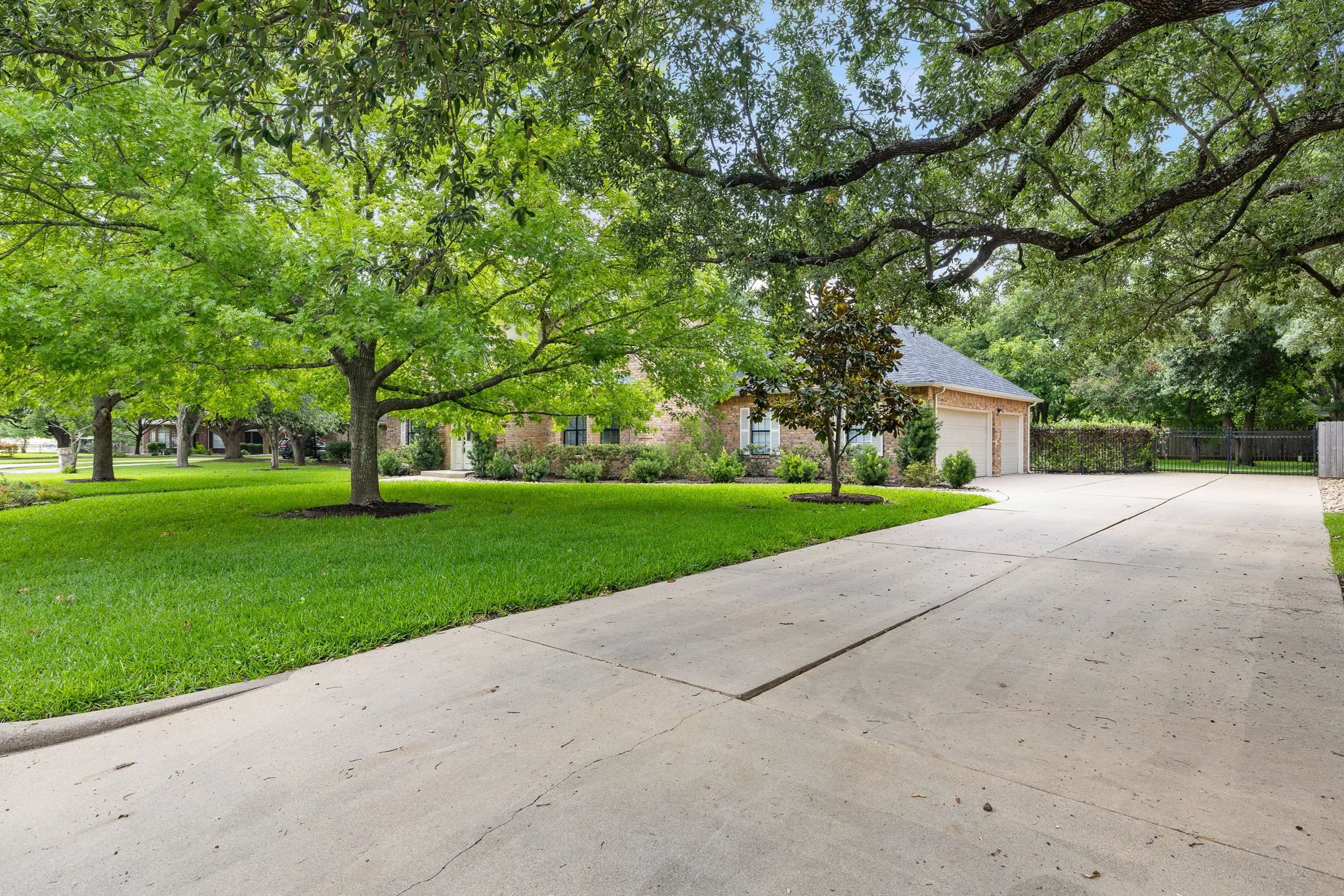 5-web-or-mls-10 Oak View KCP 060826 - 255.jpg