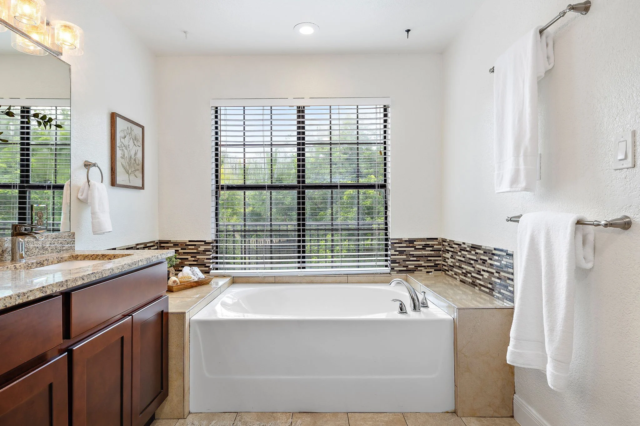 32-web-or-mls-10 Oak View KCP 060826 - 46.jpg