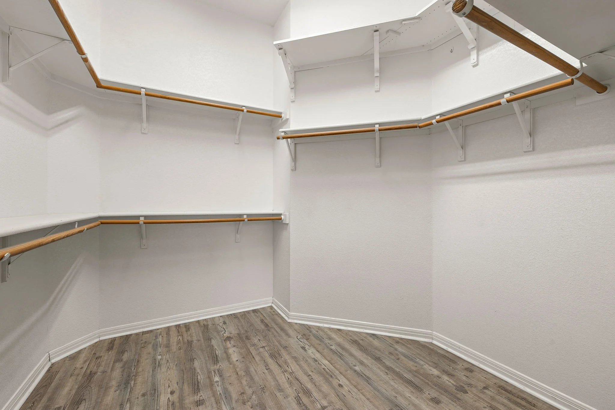 24-web-or-mls-12713 Cinchring Ln KCP 042726 - 35.jpg