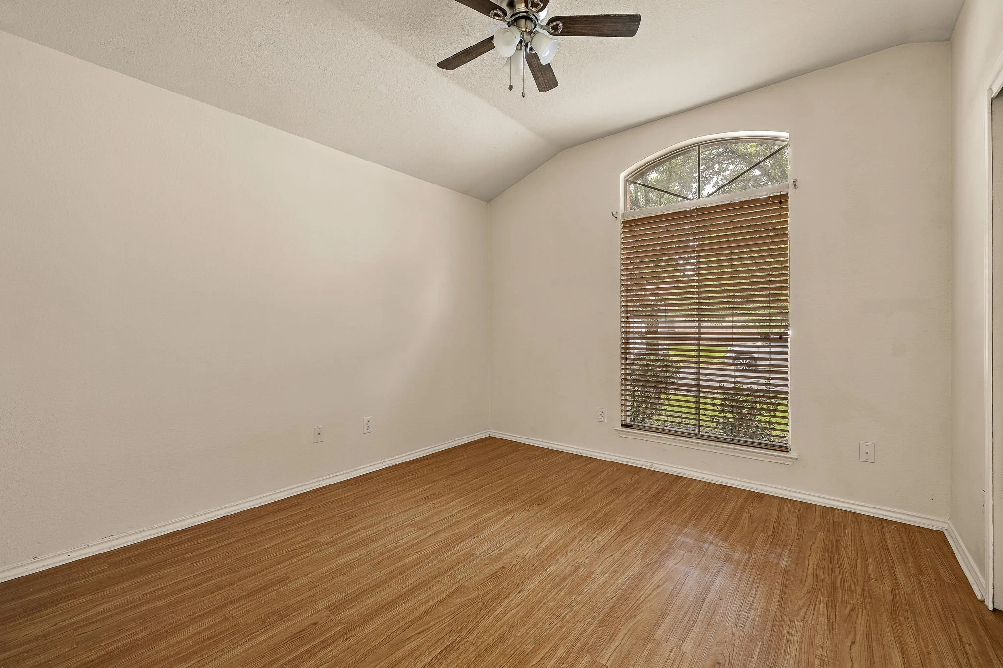 22-web-or-mls-17600 Limpia Creek Dr KCP 052726 - 4.jpg