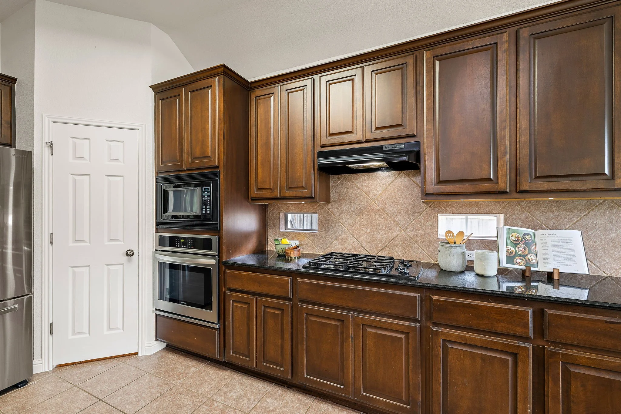 13-web-or-mls-1115 Canyon Maple Rd KCP 060326 - 140.jpg