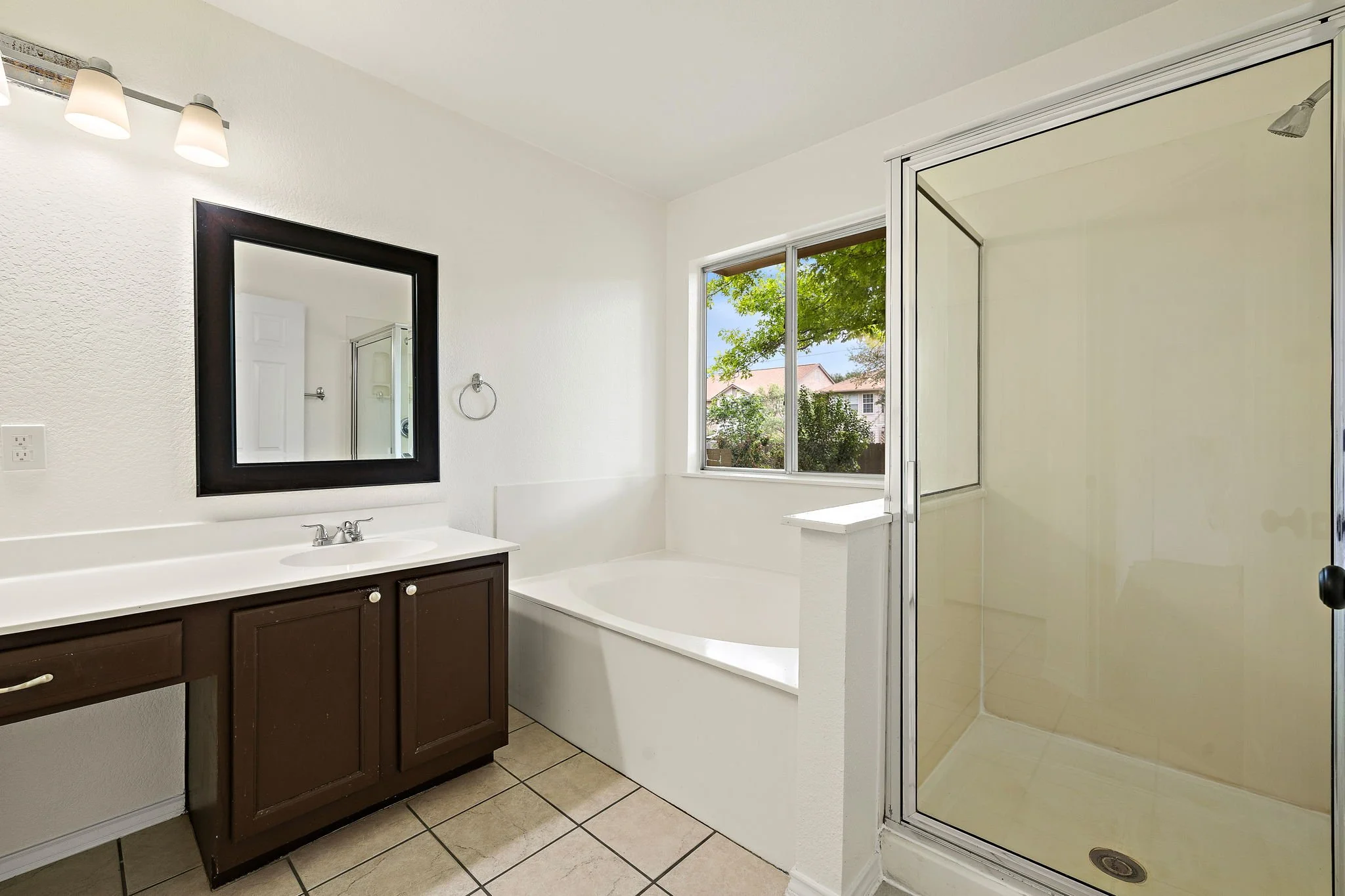 18-web-or-mls-2422 Agarita Trail KCP 042926 - 101.jpg