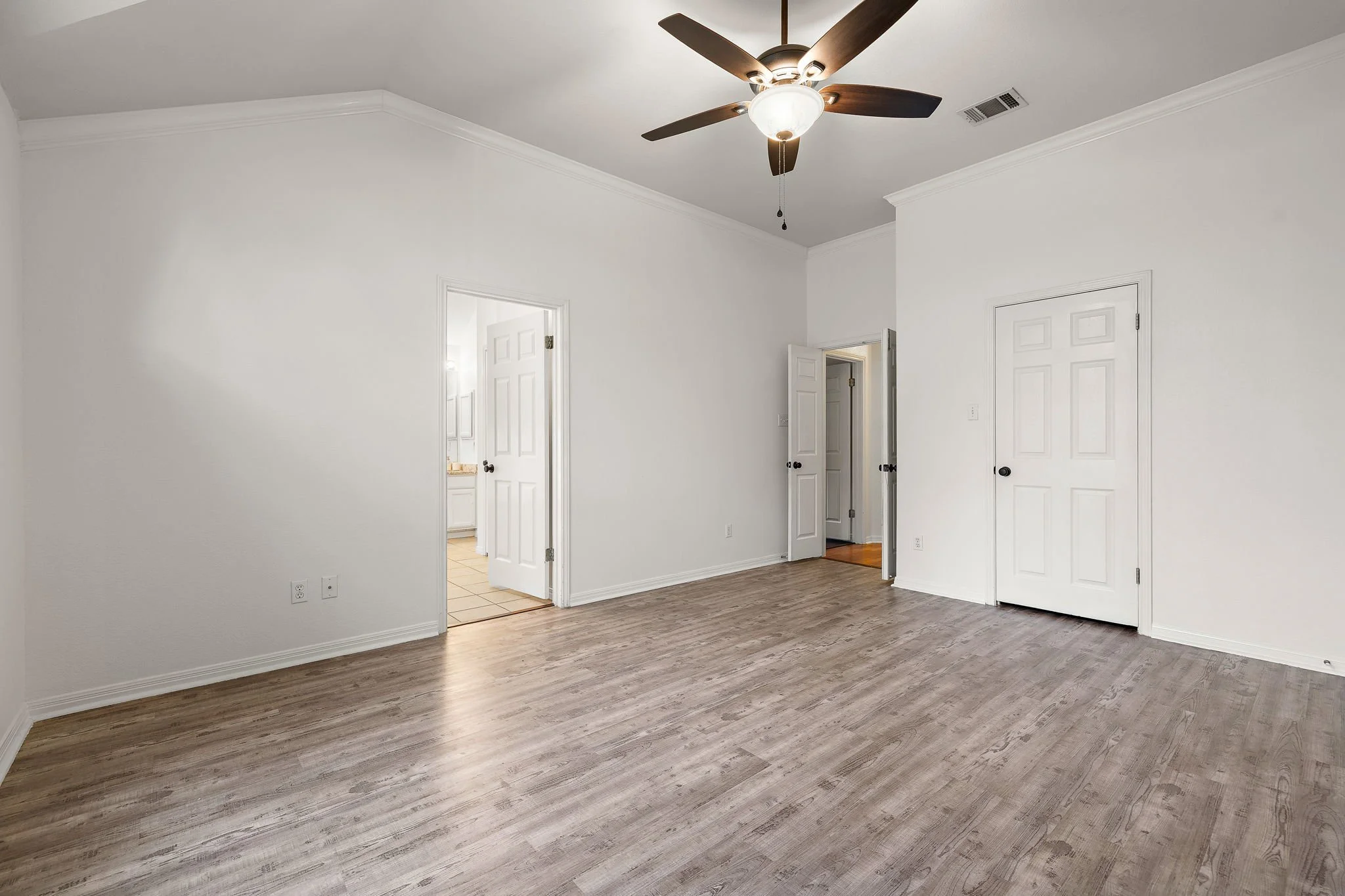 21-web-or-mls-12713 Cinchring Ln KCP 042726 - 45.jpg