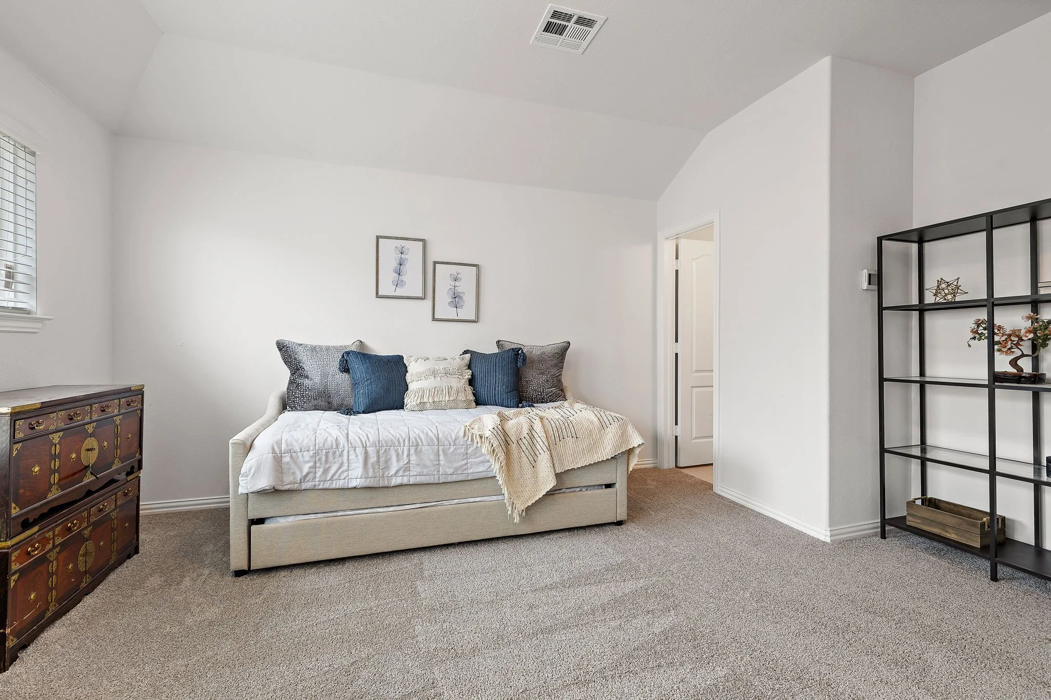 7-web-or-mls-5863 Parma St KCP 050826 - 39.jpg