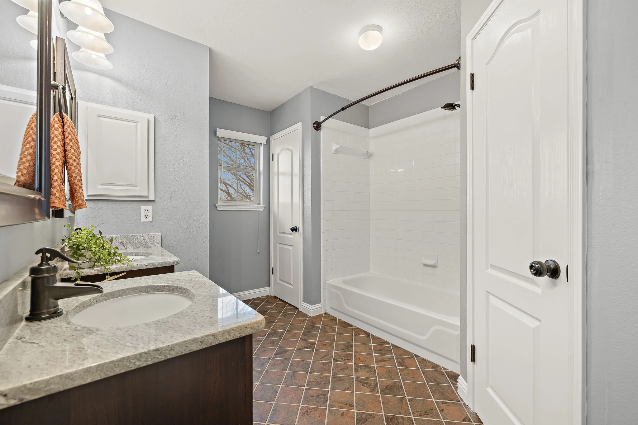 Bathroom 1 | Dual Sink