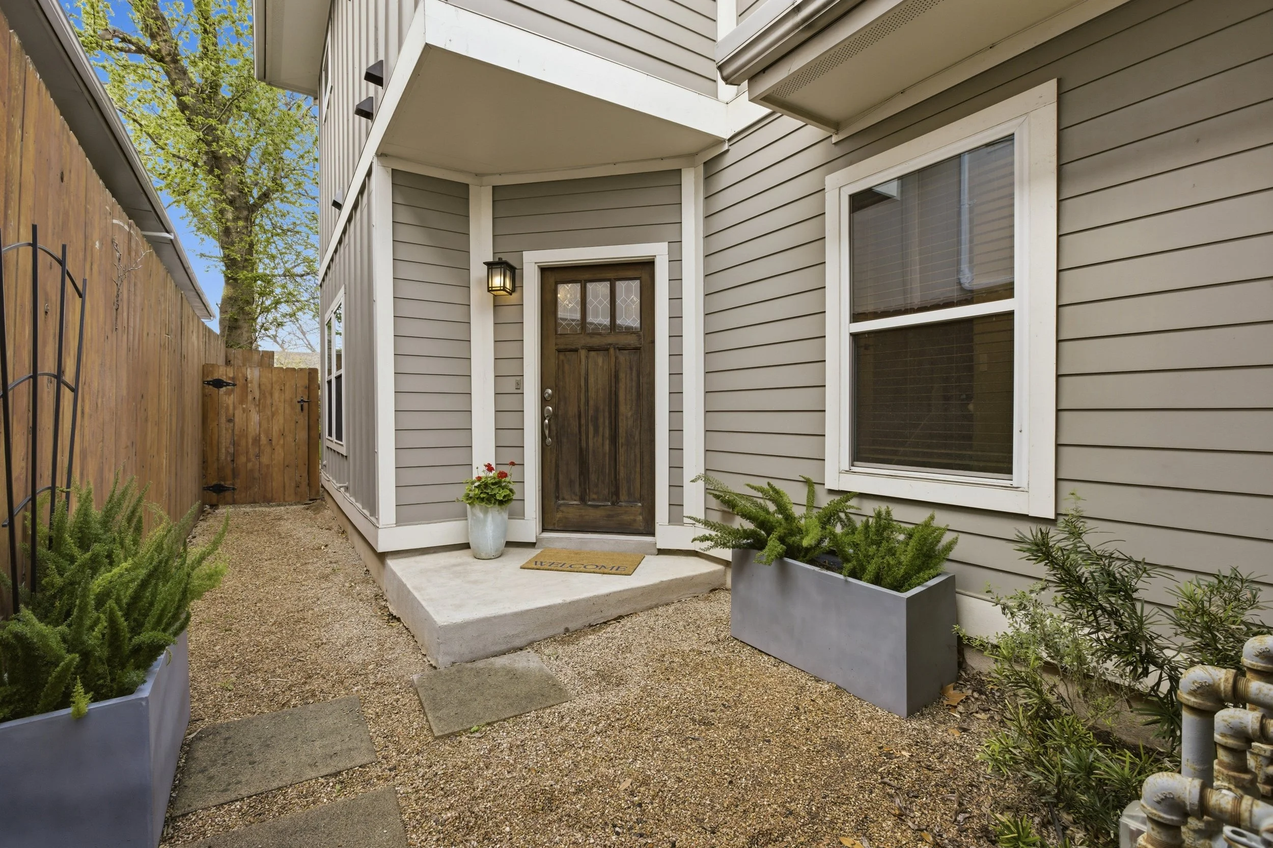 Exterior of move-in ready Brentwood Austin TX condo in walkable neighborhood near restaurants and coffee shops