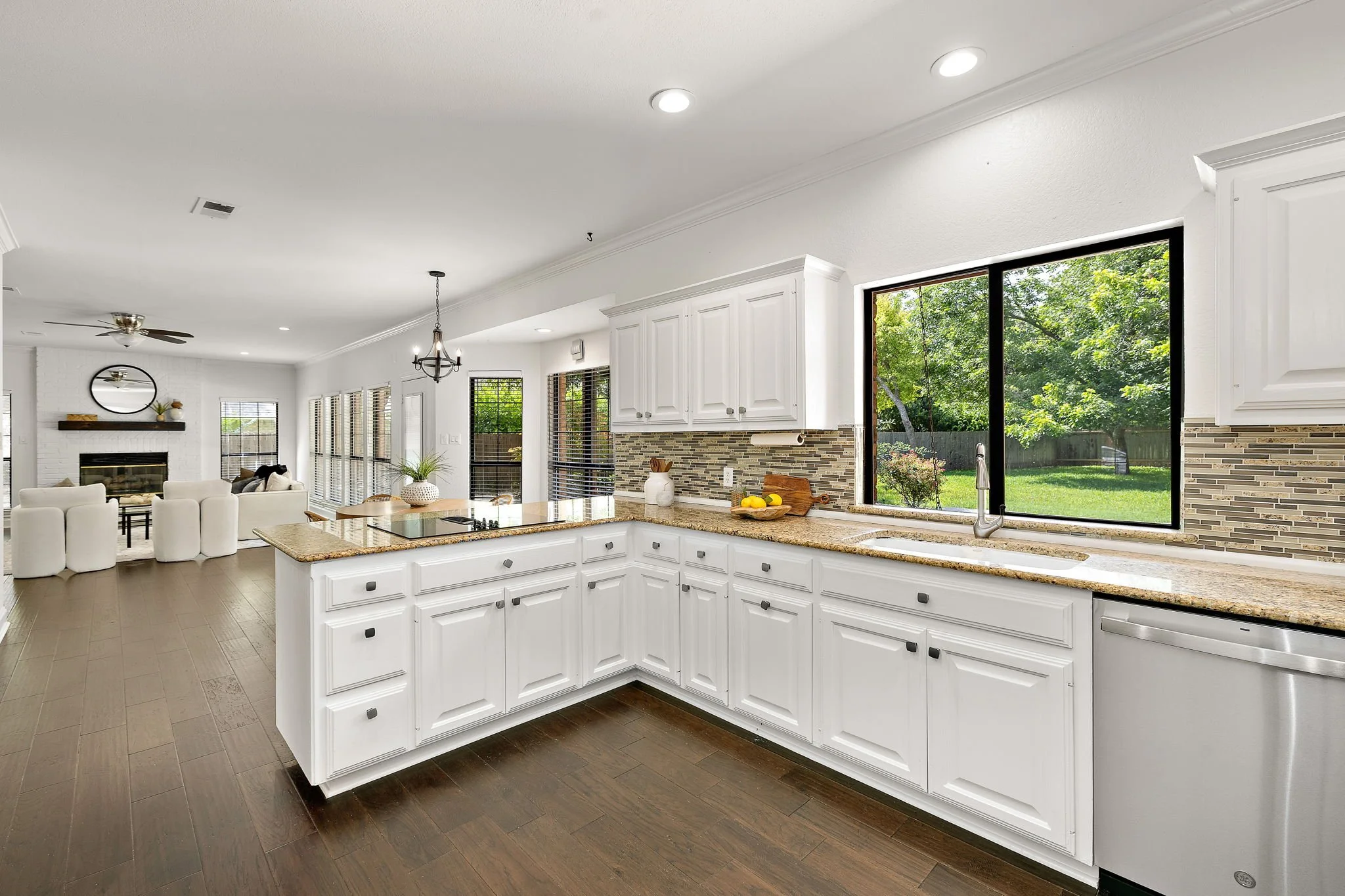 20-web-or-mls-10 Oak View KCP 060826 - 206.jpg