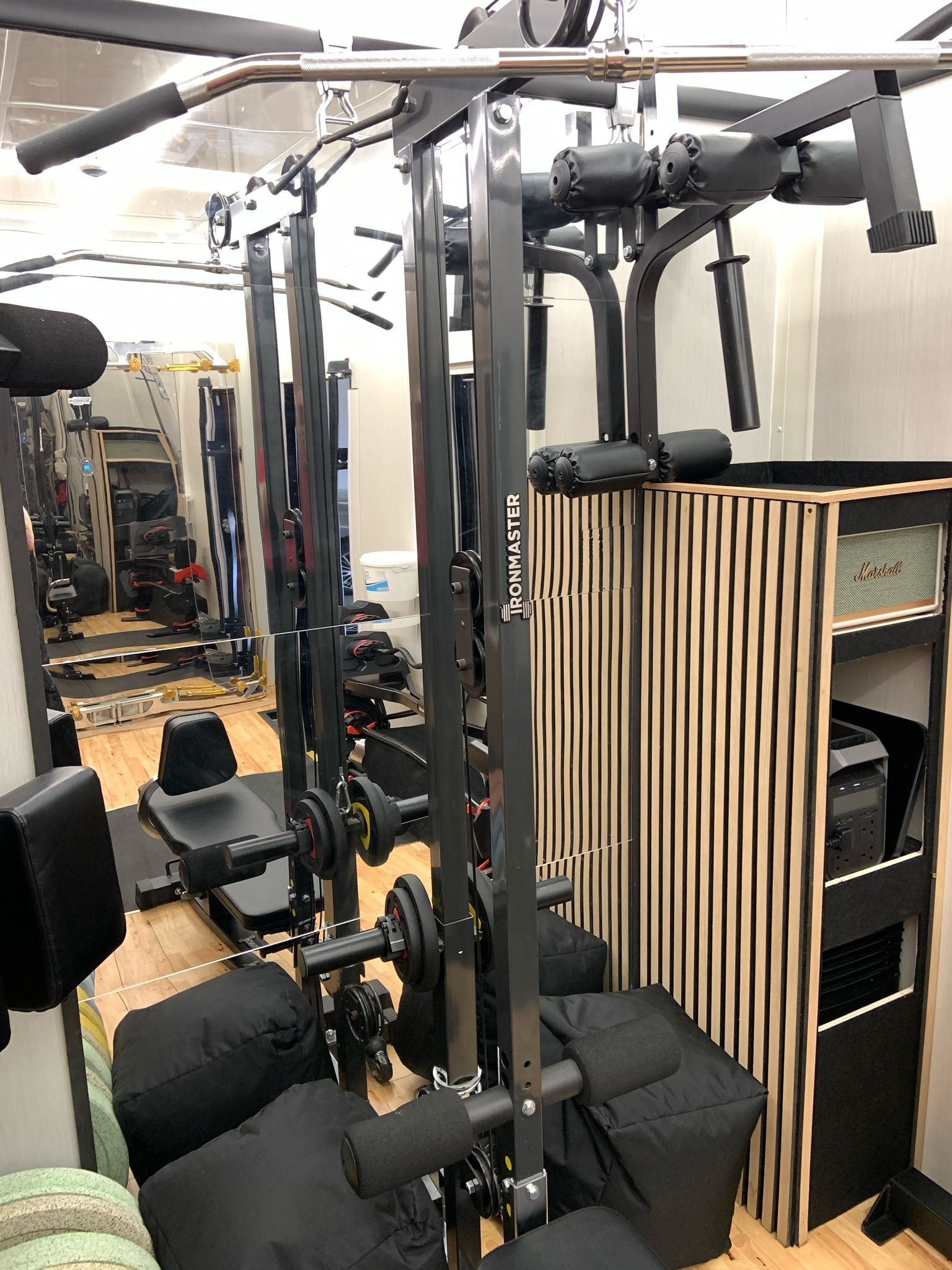 Lat Pull Down