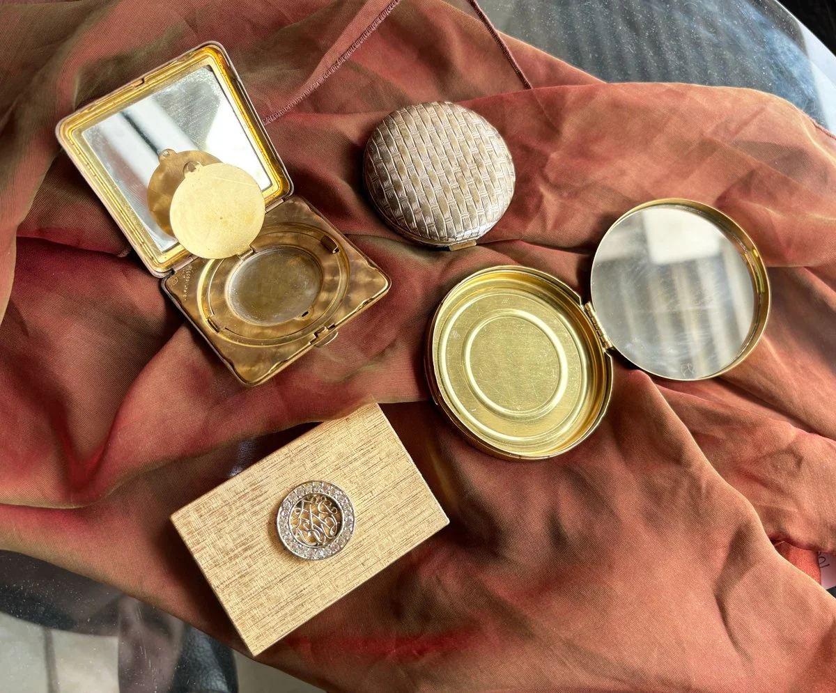 vintage-compacts.jpg (Copy)