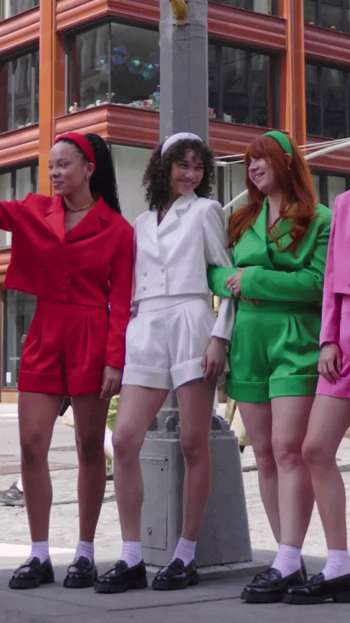 magnifique_couleur_anthem_video_9x16_v1720p-ezgif.com-optimize.gif