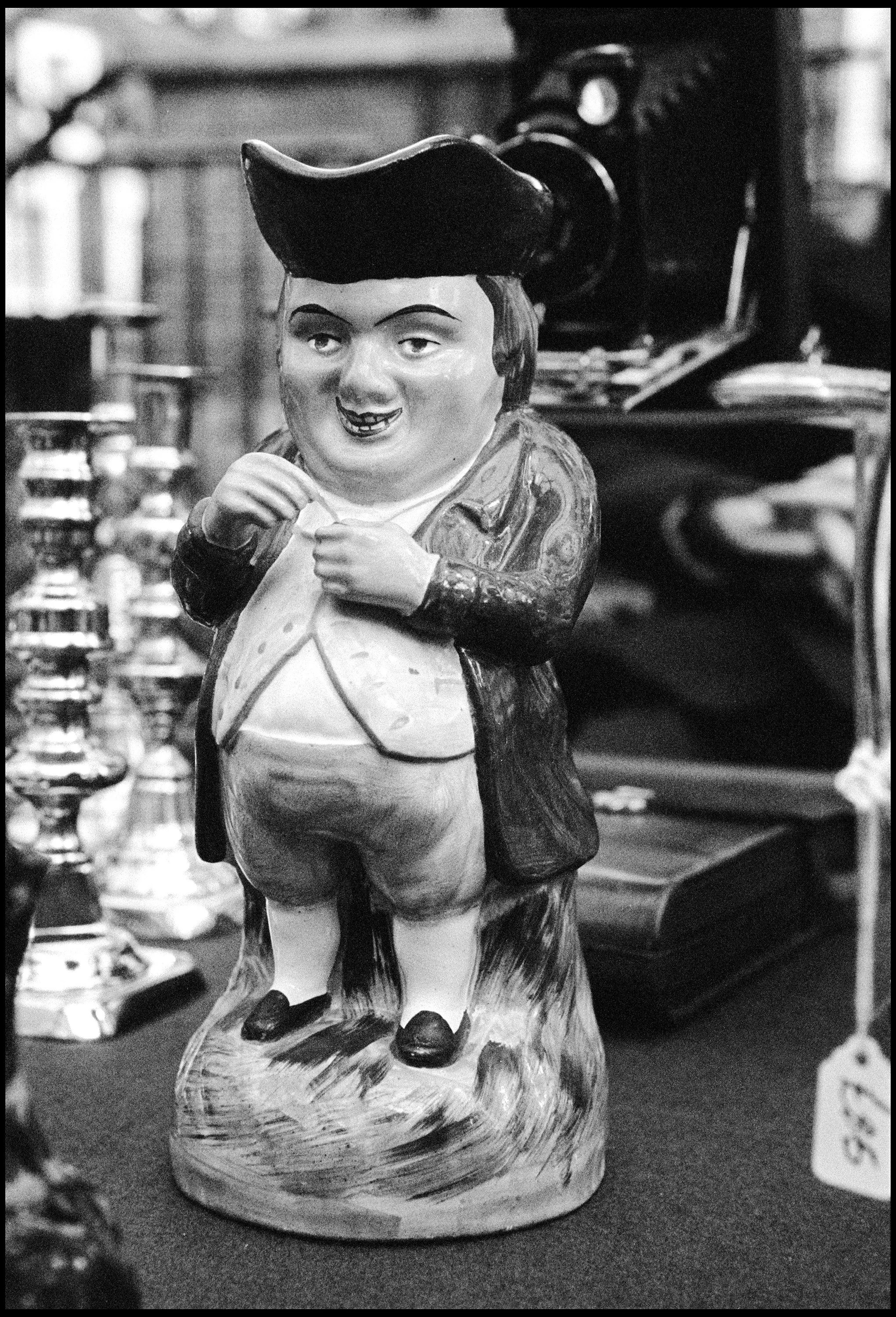 Portobello Road, London 2001 (440-032) HP5 / Nikon F3 / 50mm Nikkor