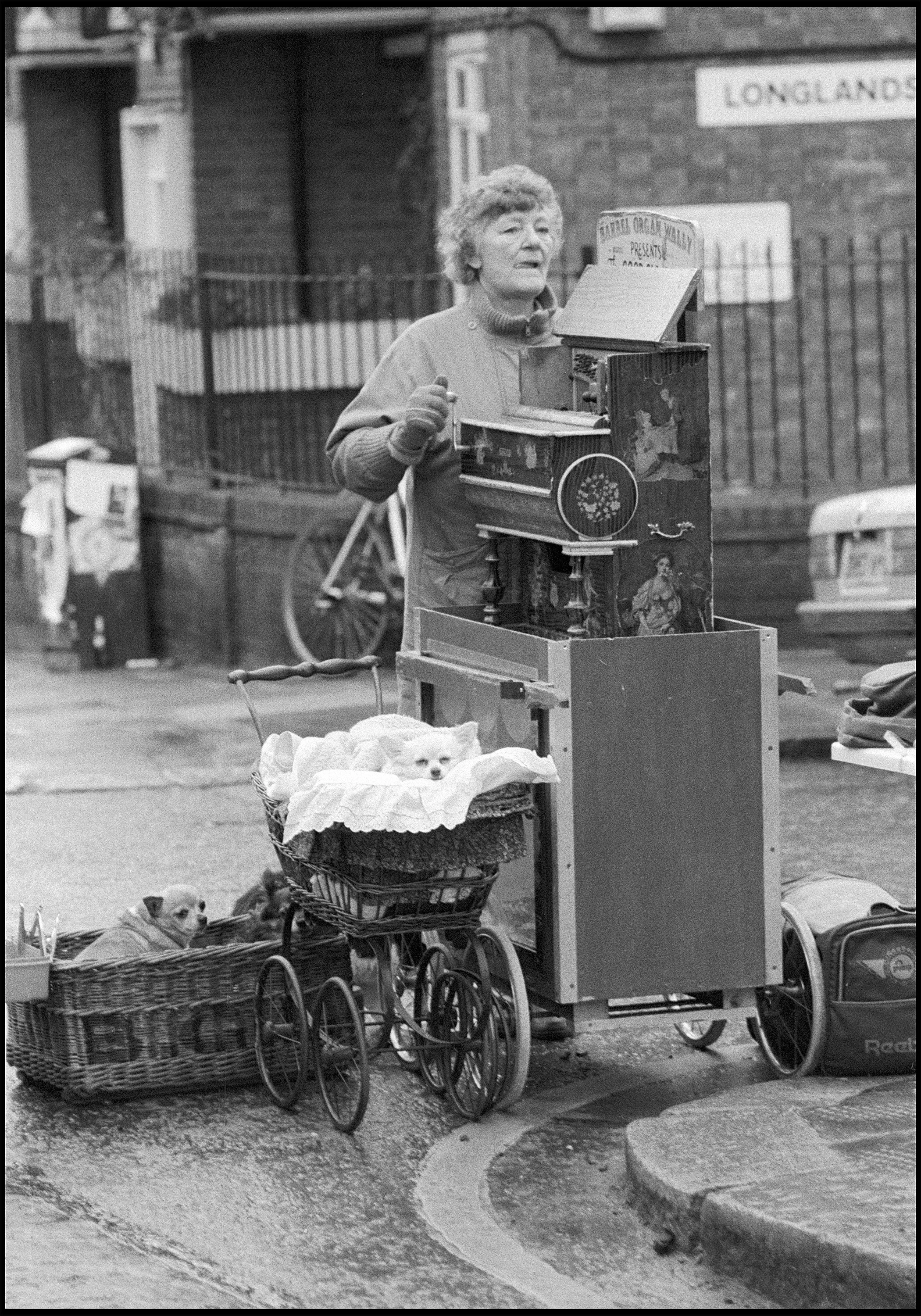 Portobello Road, London 1994 (097-005) KB21 / Canon A1 / 50mm Canon