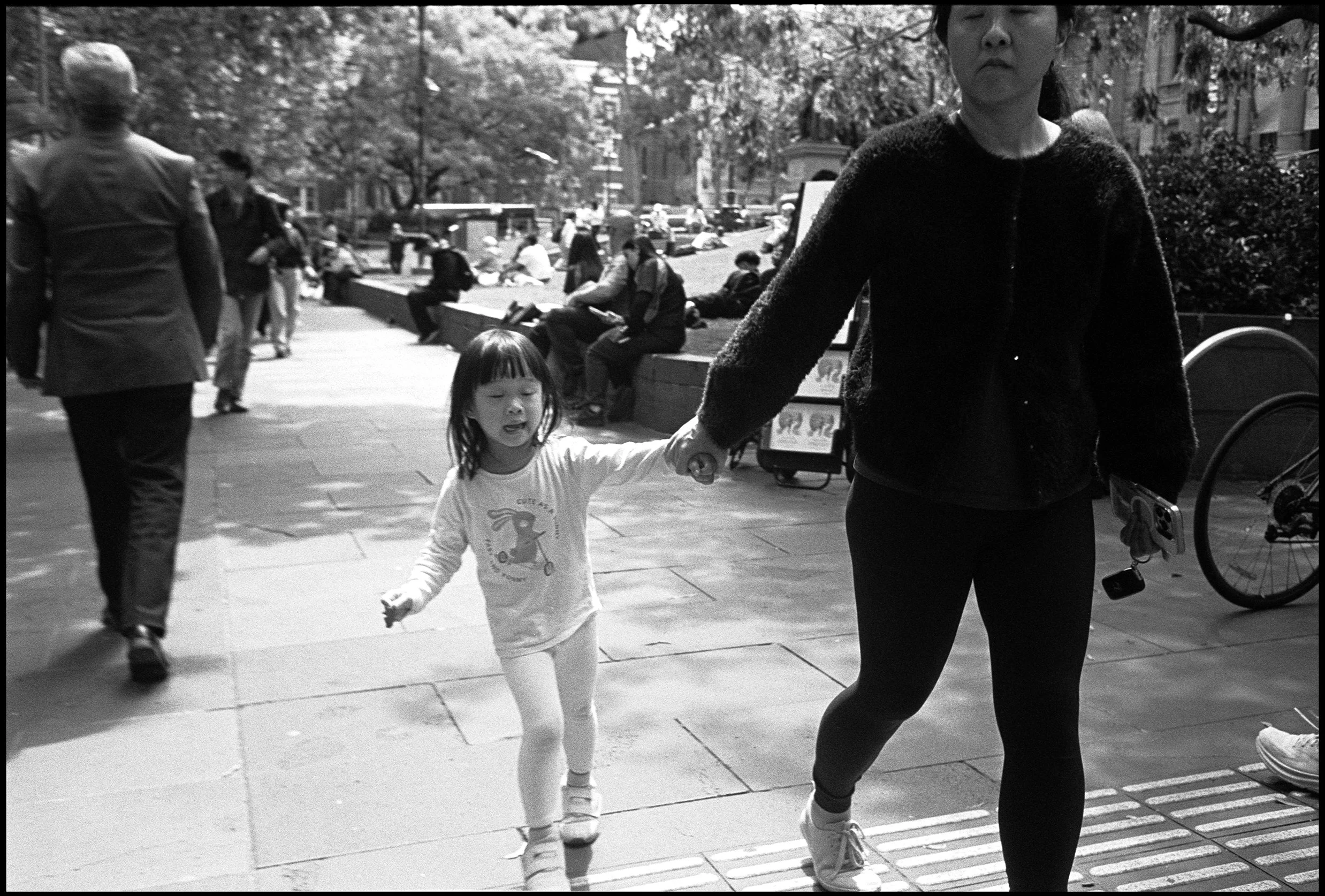 Melbourne CBD 2025 (1023-034) HP5 / Leica III / 35mm Nikkor f2.5