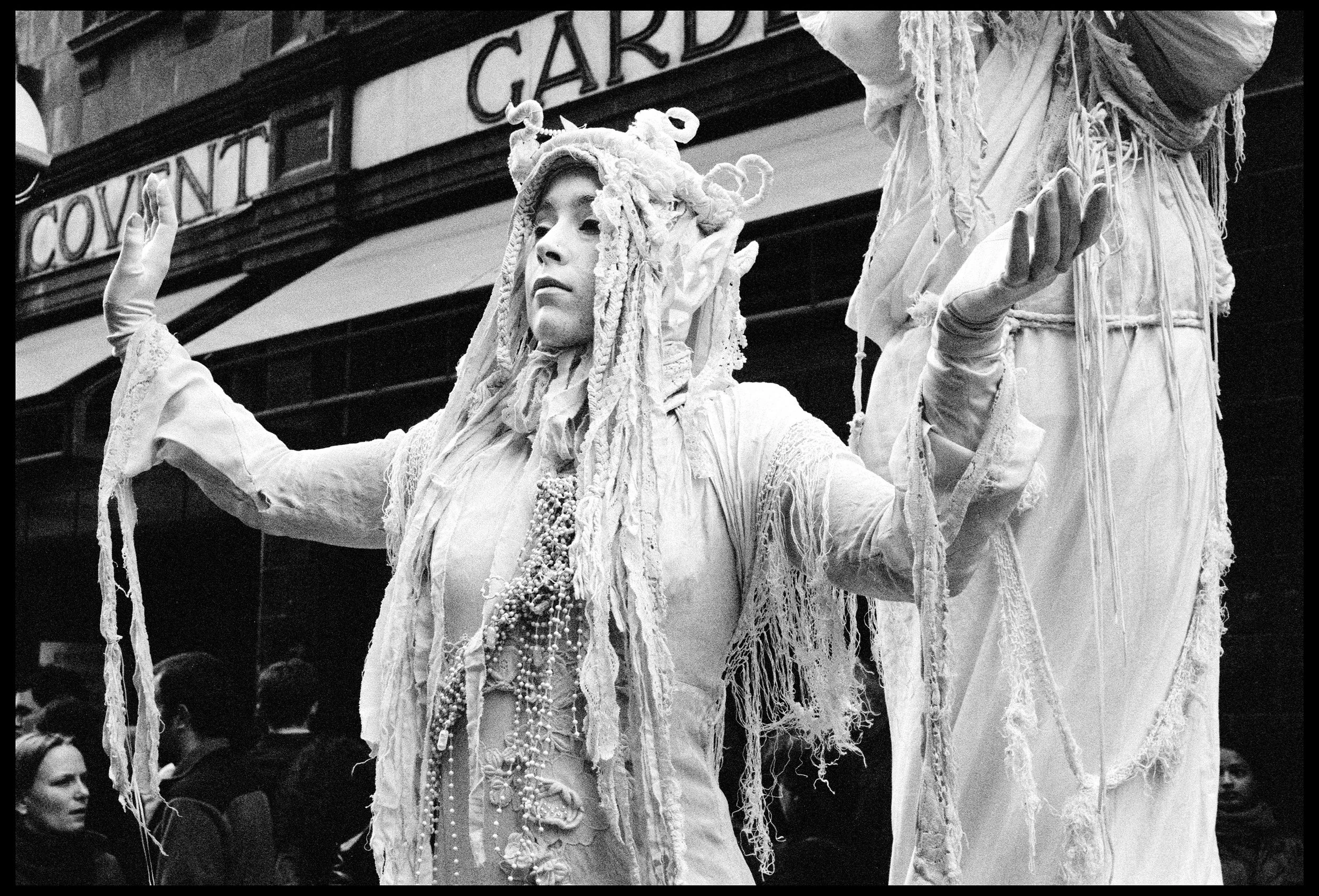 Covent Garden, London 2000 (364-017) HP5 / Nikon F3 / 50mm Nikkor