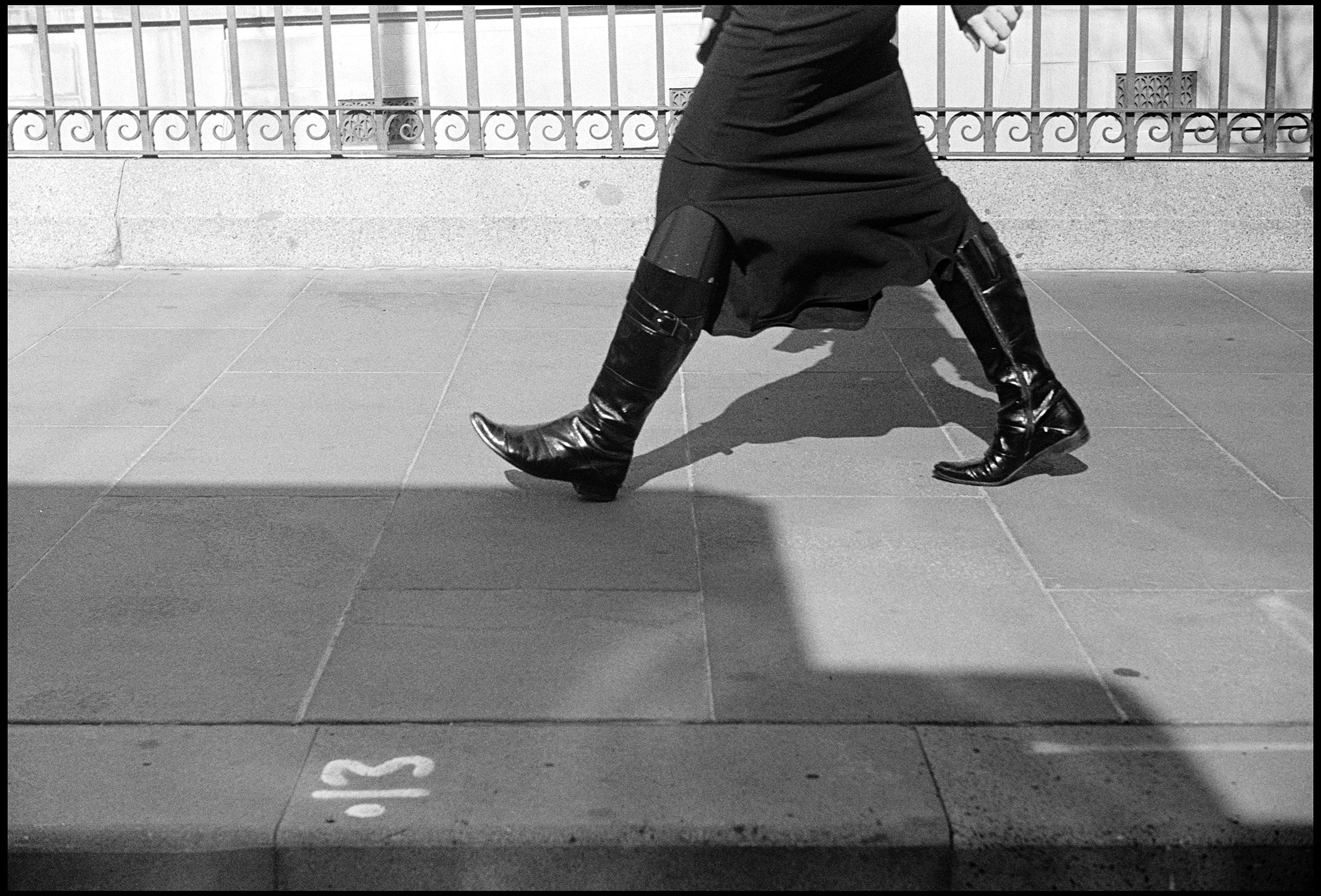 Melbourne CBD 2025 (1000-007) HP5 / Leica III / 50mm Leitz Elmar f3.5