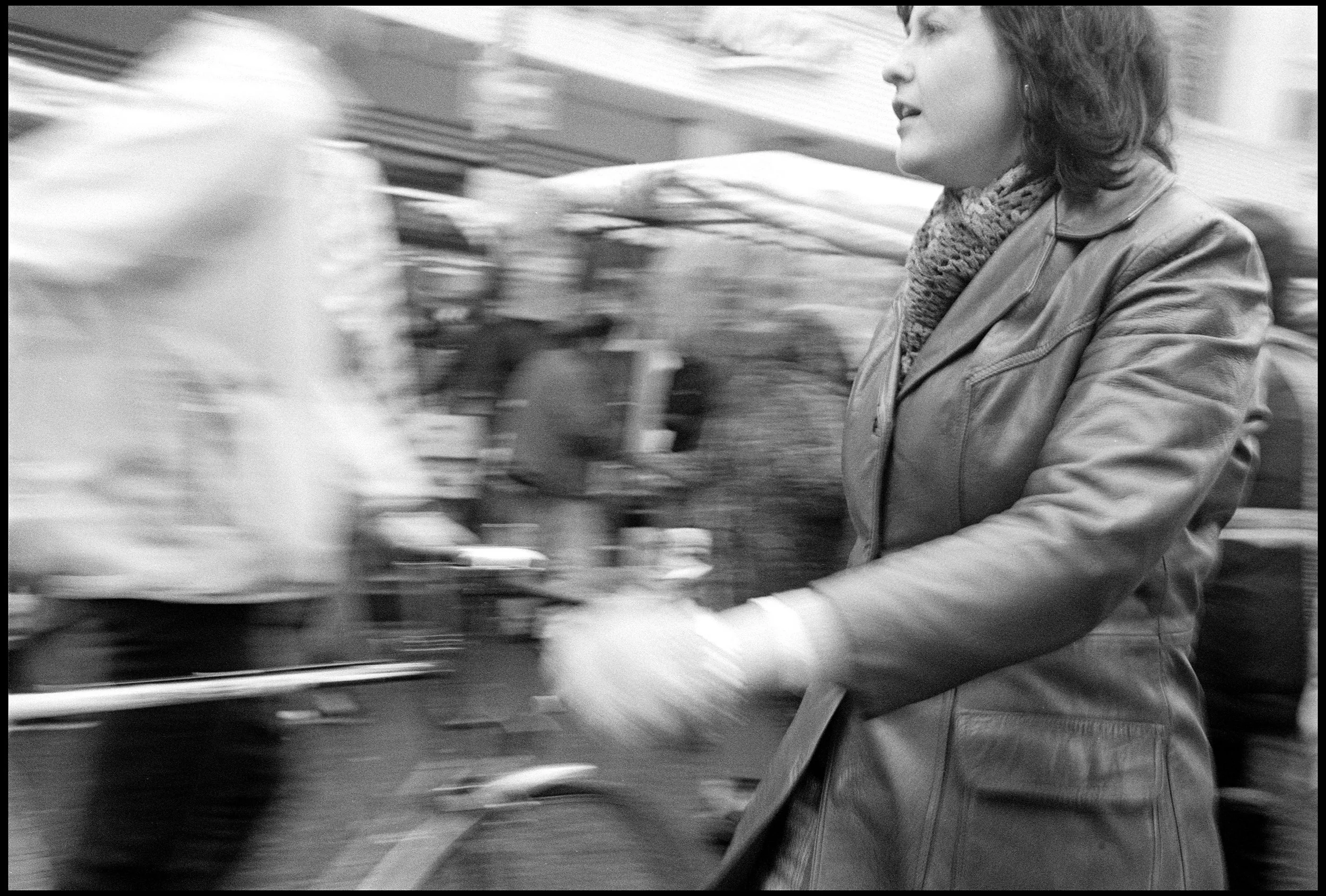 Portobello Road, London 2002 (446-021) HP5 / Leica IIIf / 35mm Leitz Summaron f3.5