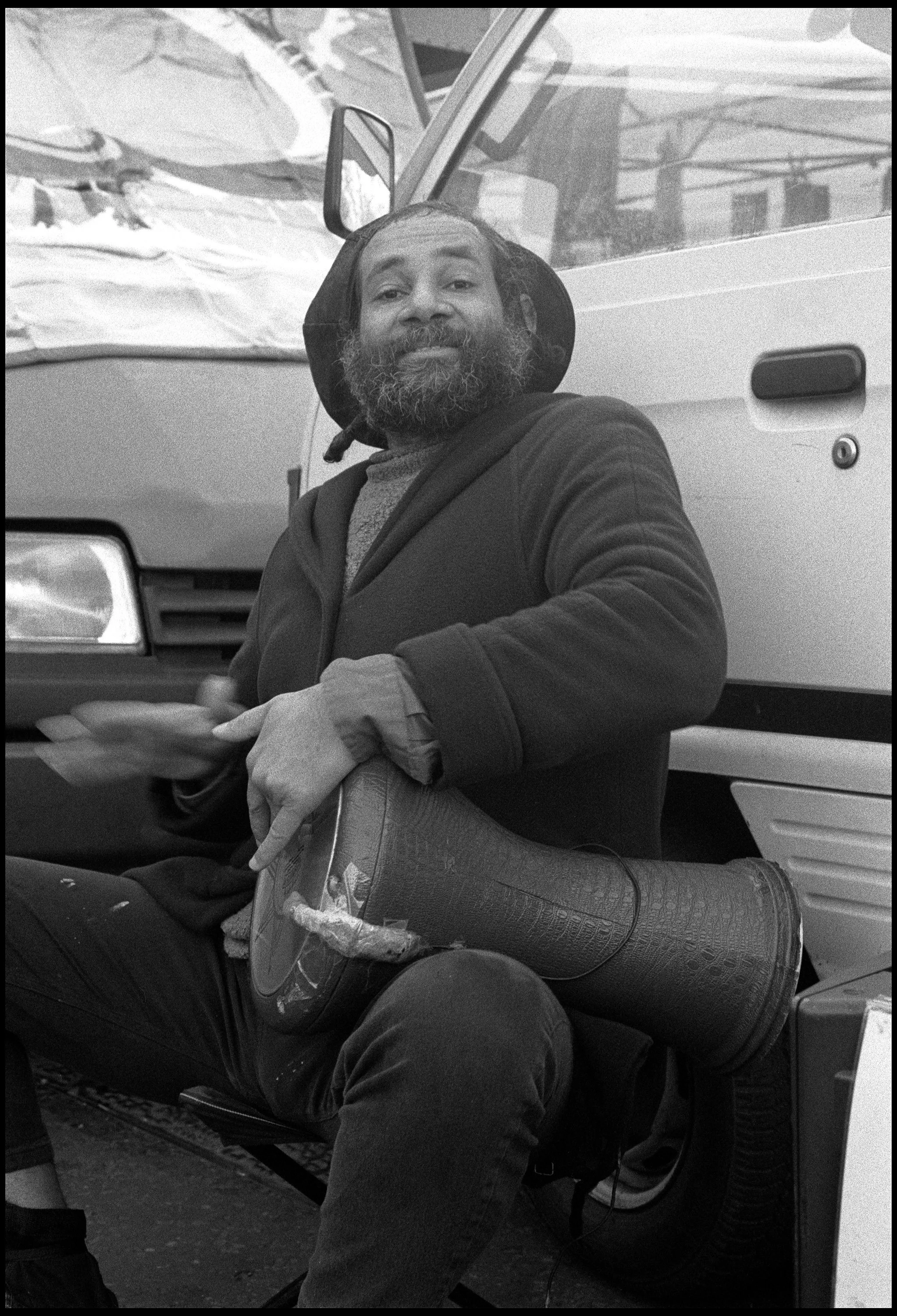 Portobello Road, London 2001 (443-015) HP5 / Nikon F3 / 50mm Nikkor