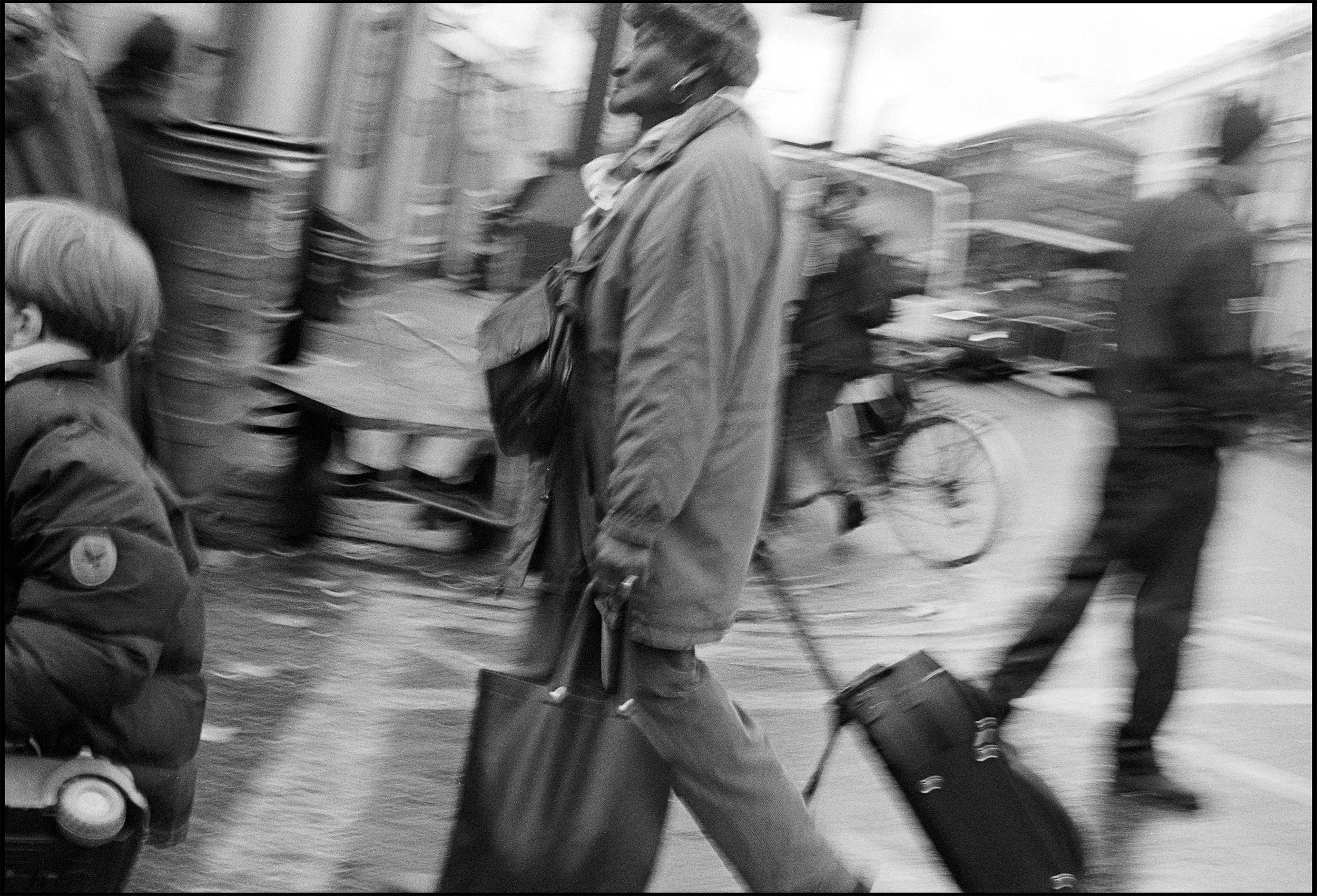 Portobello Road, London 2001 (441-029) HP5 / Leica IIIf / 35mm Leitz Summaron f3.5
