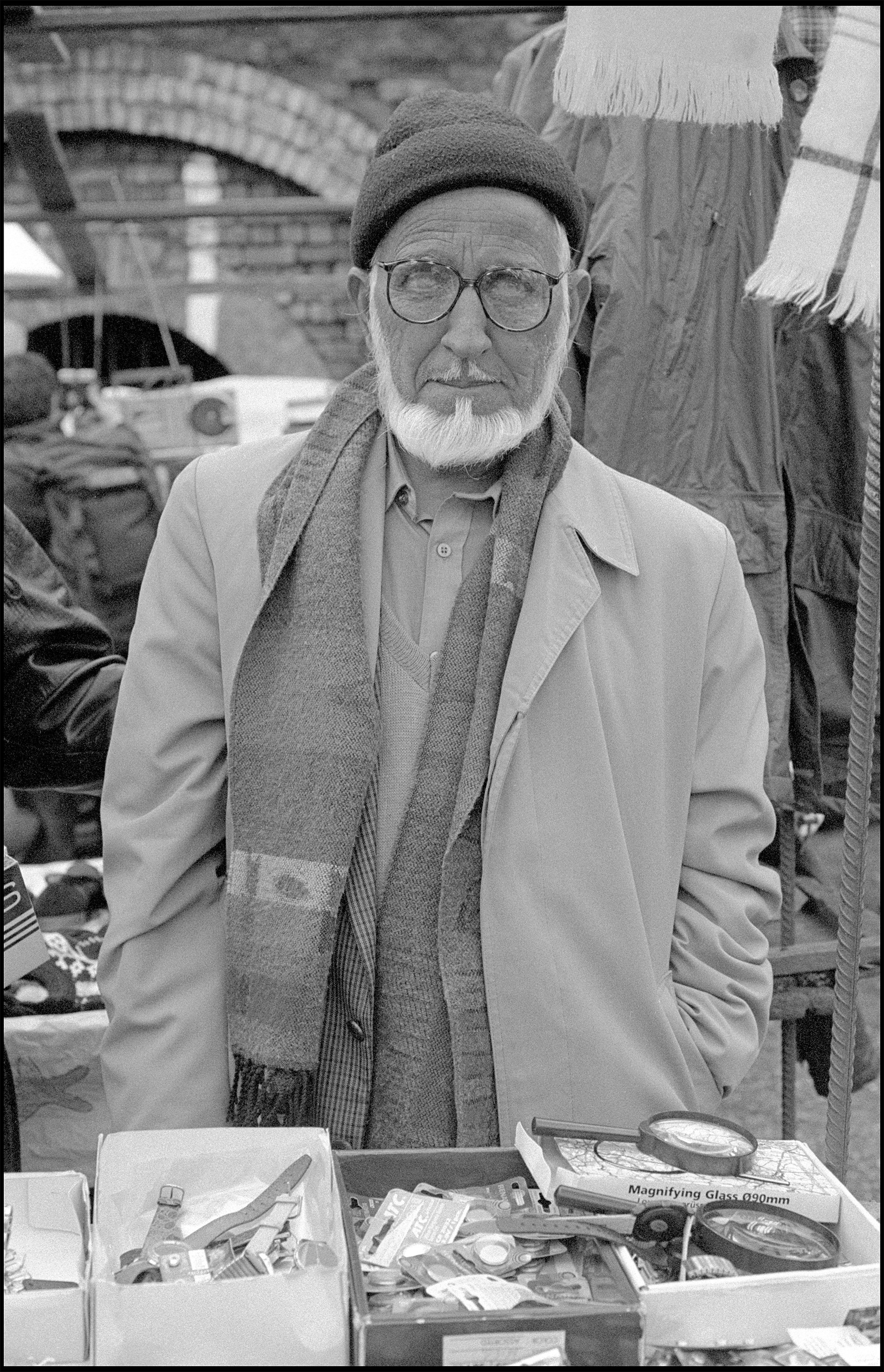 Brick Lane, London 2001 (387-034) HP5 / Nikon F3 / 50mm Nikkor